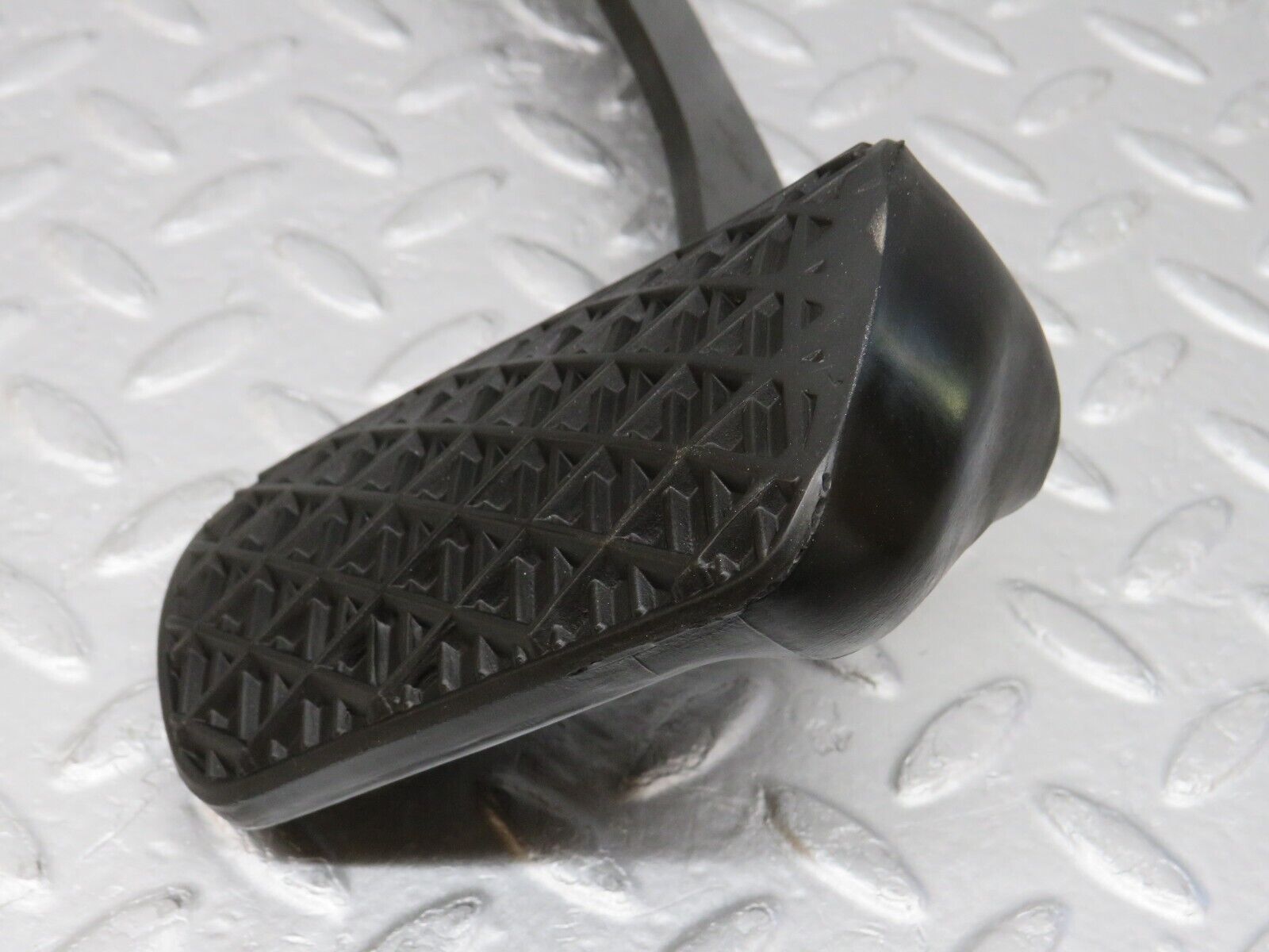 36536 Mercedes-Benz W201 190E 2.0L Brake Pedal With Rubber 1232910082