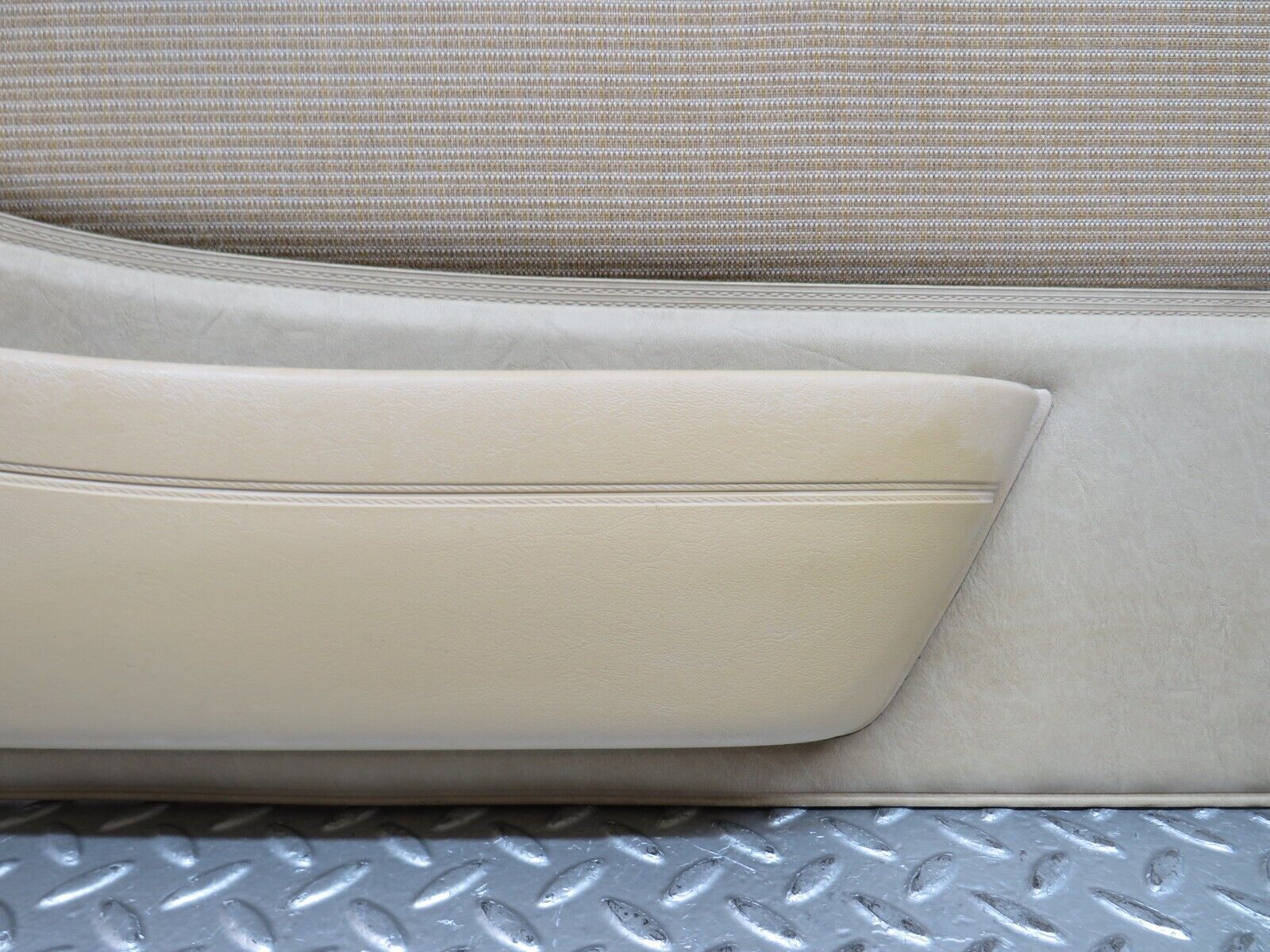 29617 Mercedes-Benz W123 230E Front Right Door Card Beige