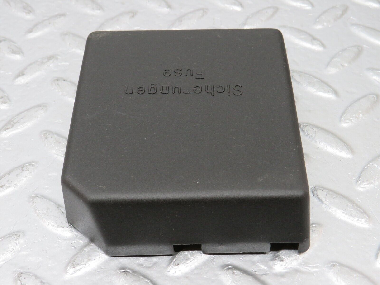 33334 Mercedes-Benz W202 C180 Fuse Box Cover Lid 2025450803 2025451700