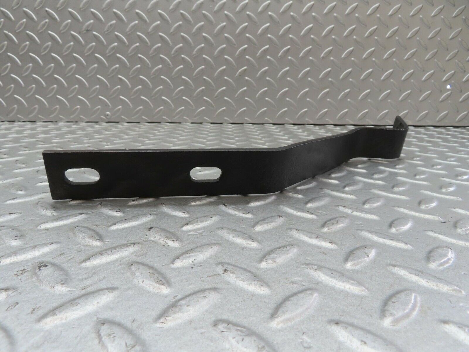 13882 Mercedes-Benz C107 280SLC Front Bumper Bracket