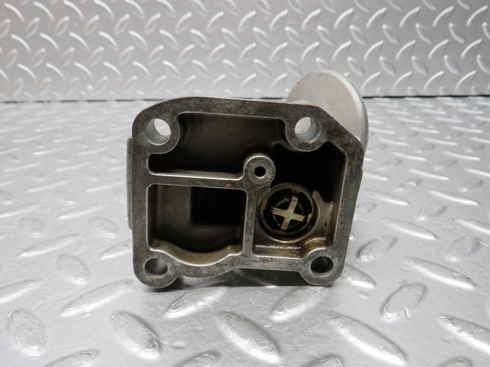 29412 Mercedes-Benz W124 230E Oil Filter Housing 1021800038