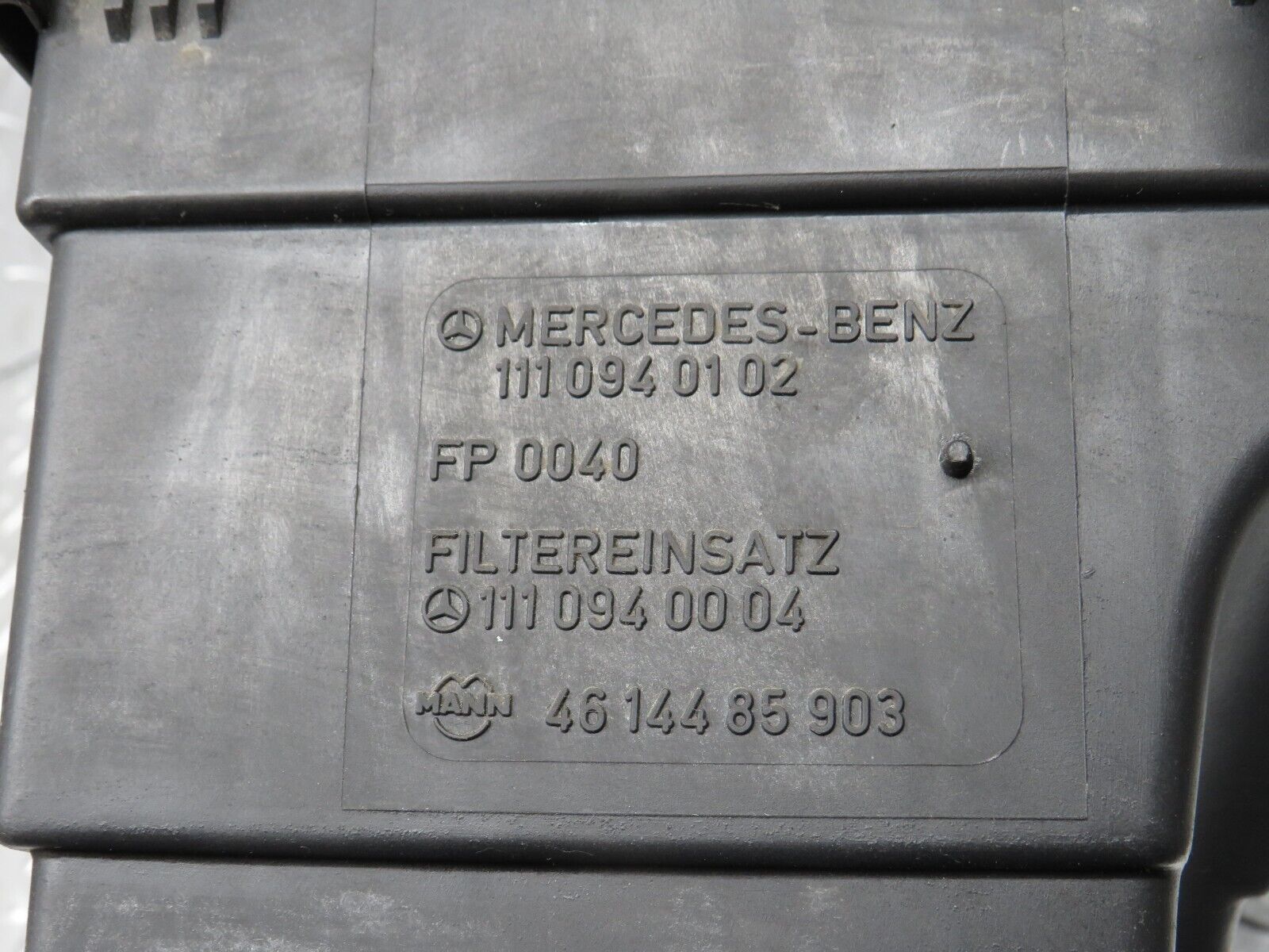 31203 Mercedes-Benz S124 220TE Wagon Air Filter Housing 1110940102