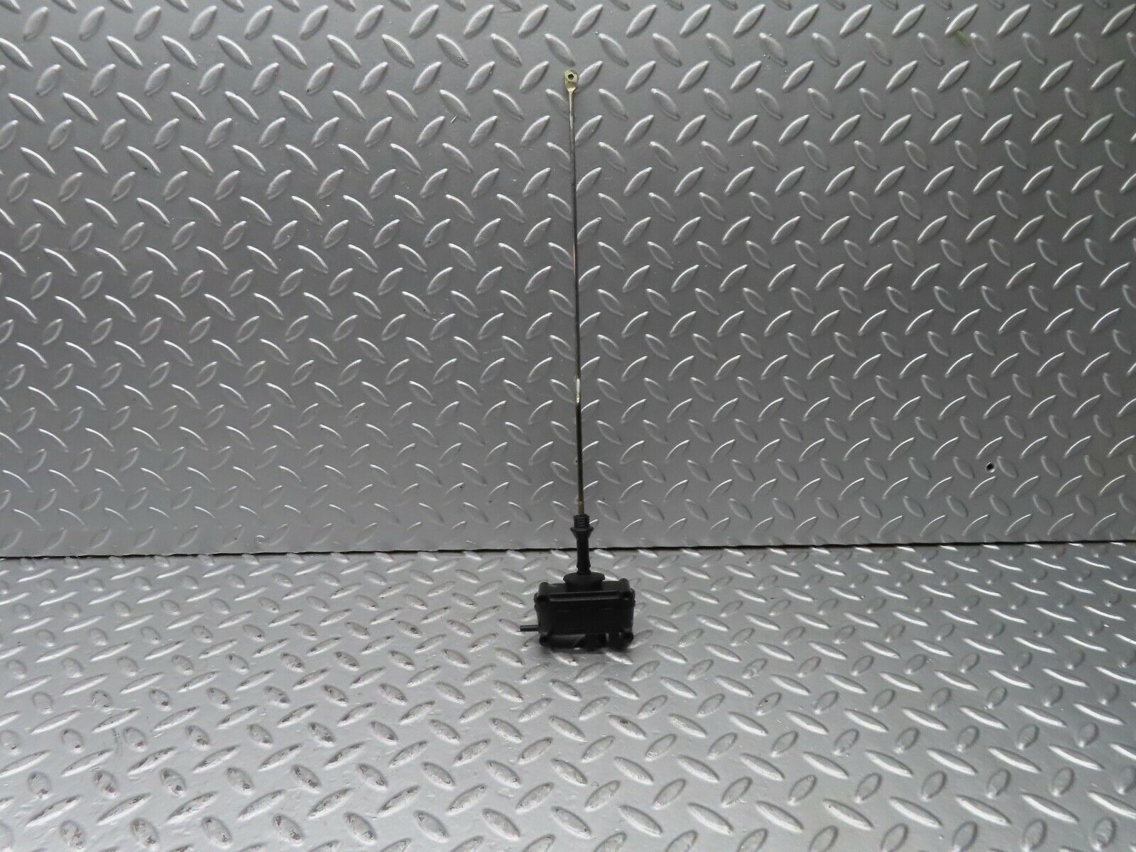 21445 Mercedes-Benz W126 300SE Rear Door Lock Vacuum Actuator