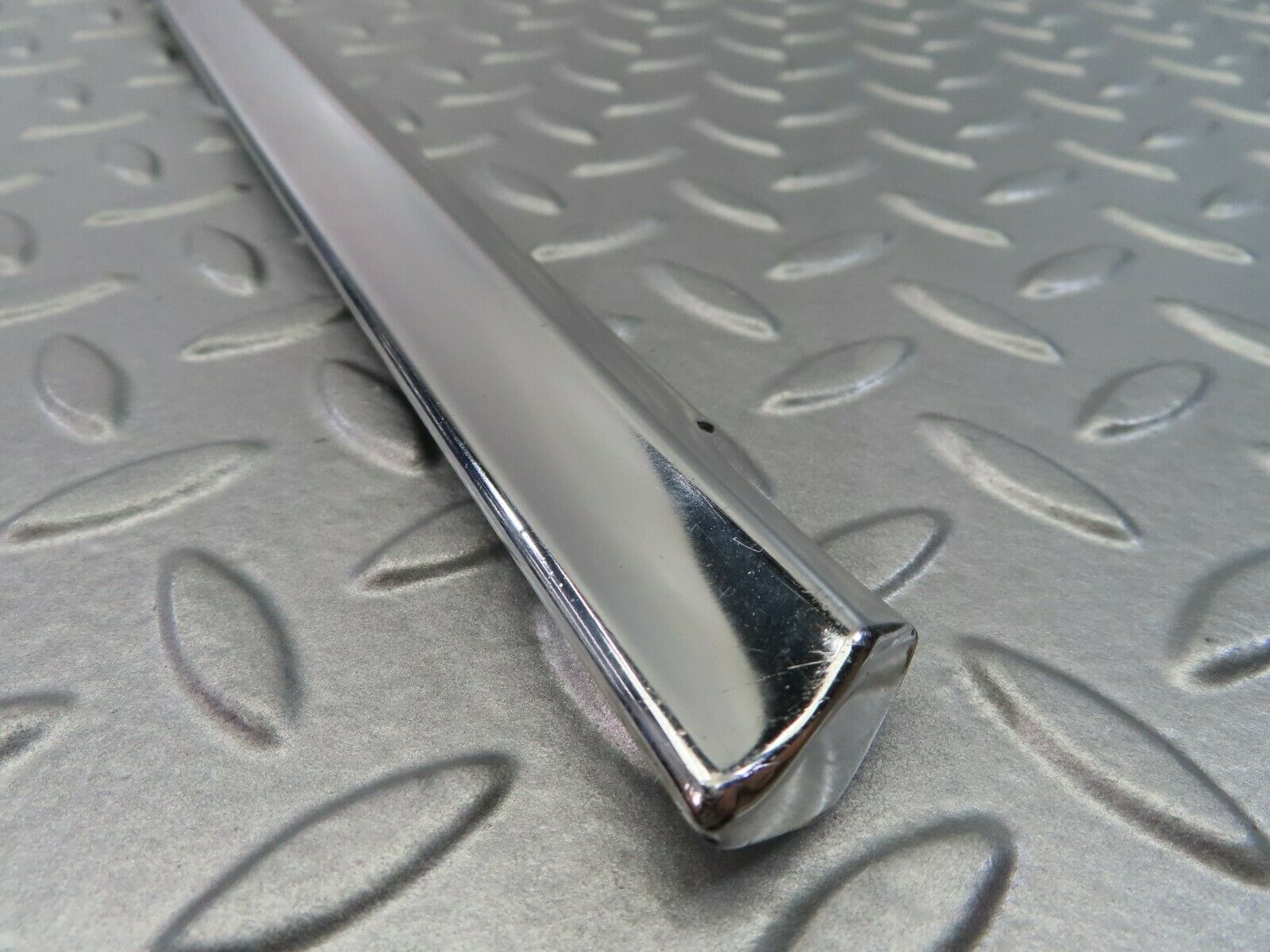 7286 Mercedes-Benz W116 450SE Rear Left Door Chrome Trim