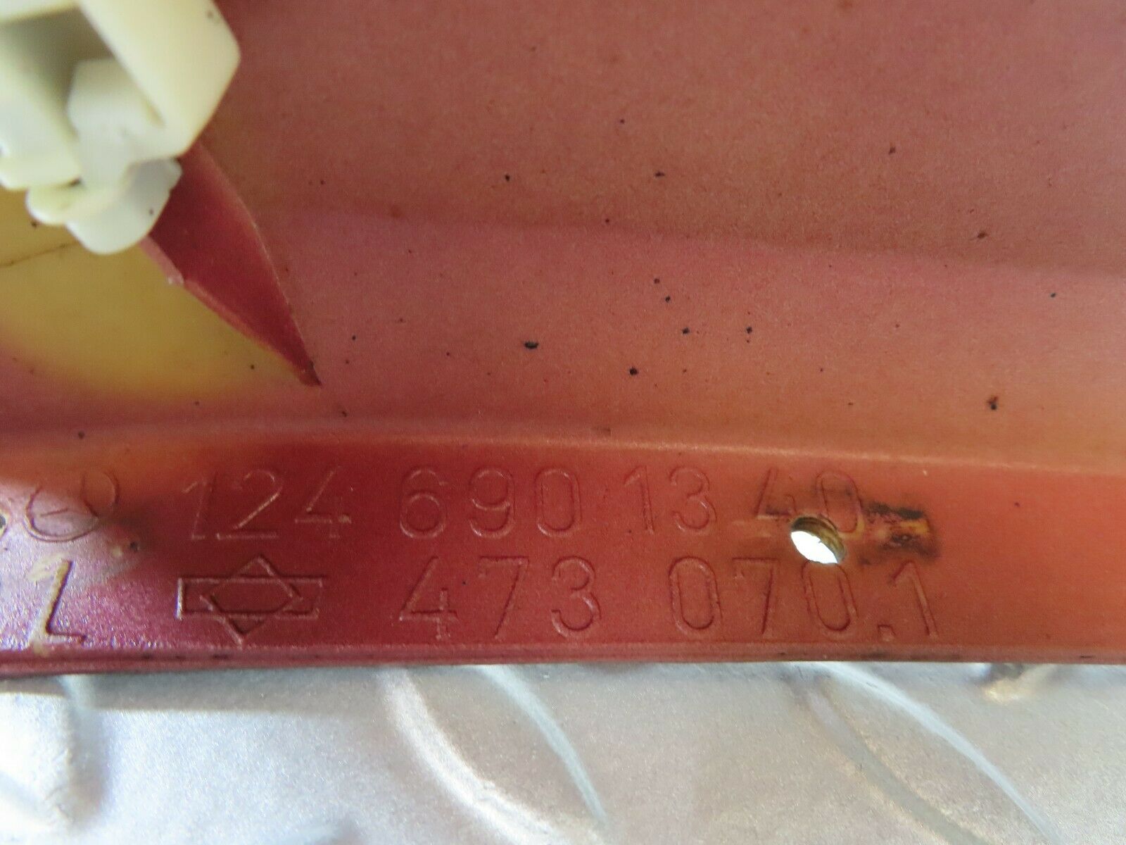 6591 Mercedes-Benz S124 E220 Wagon Front Left Fender Wing Moulding Trim 1246901340