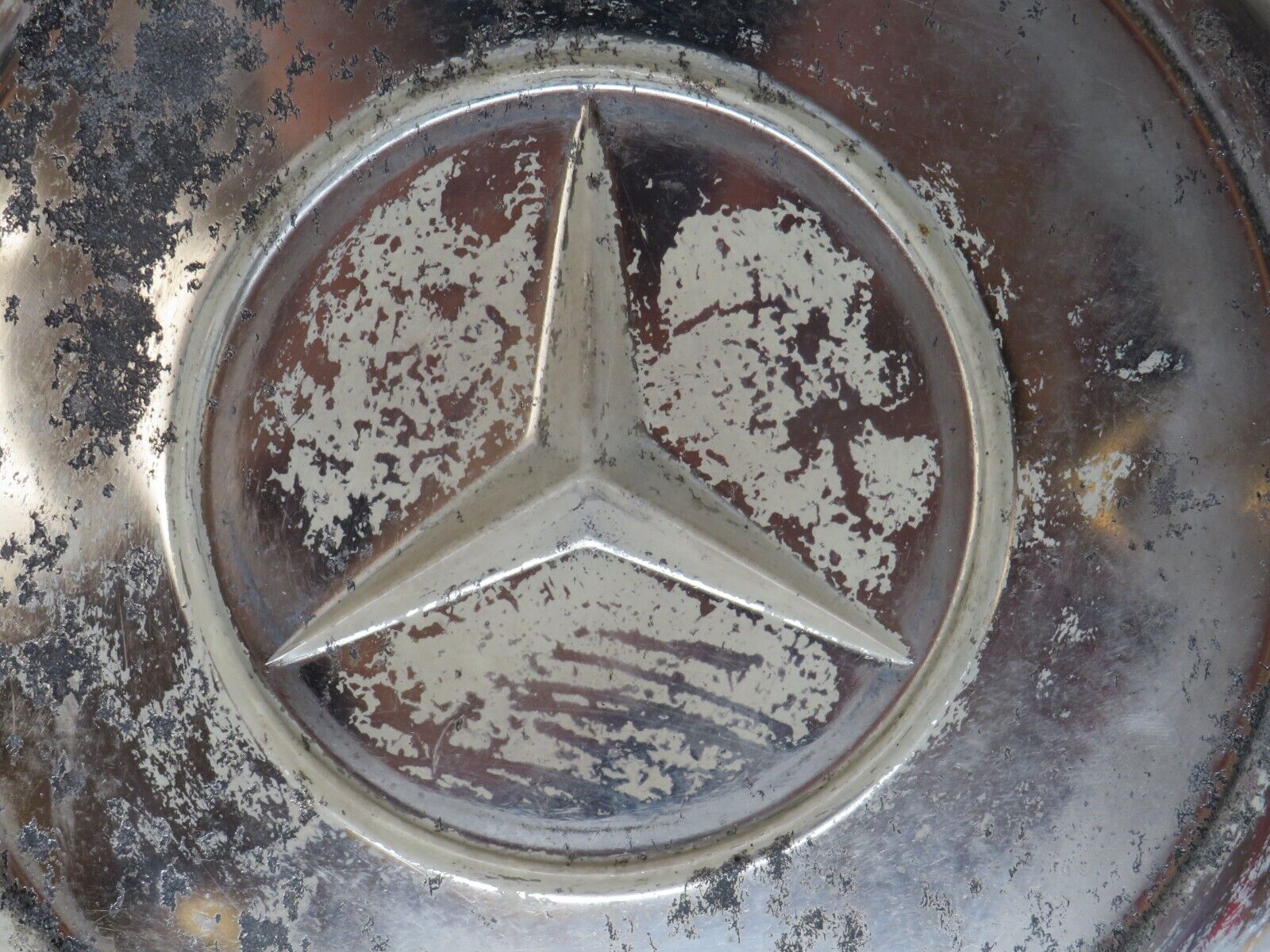 35761 Mercedes-Benz W108 Chrome Wheel Hub Cap