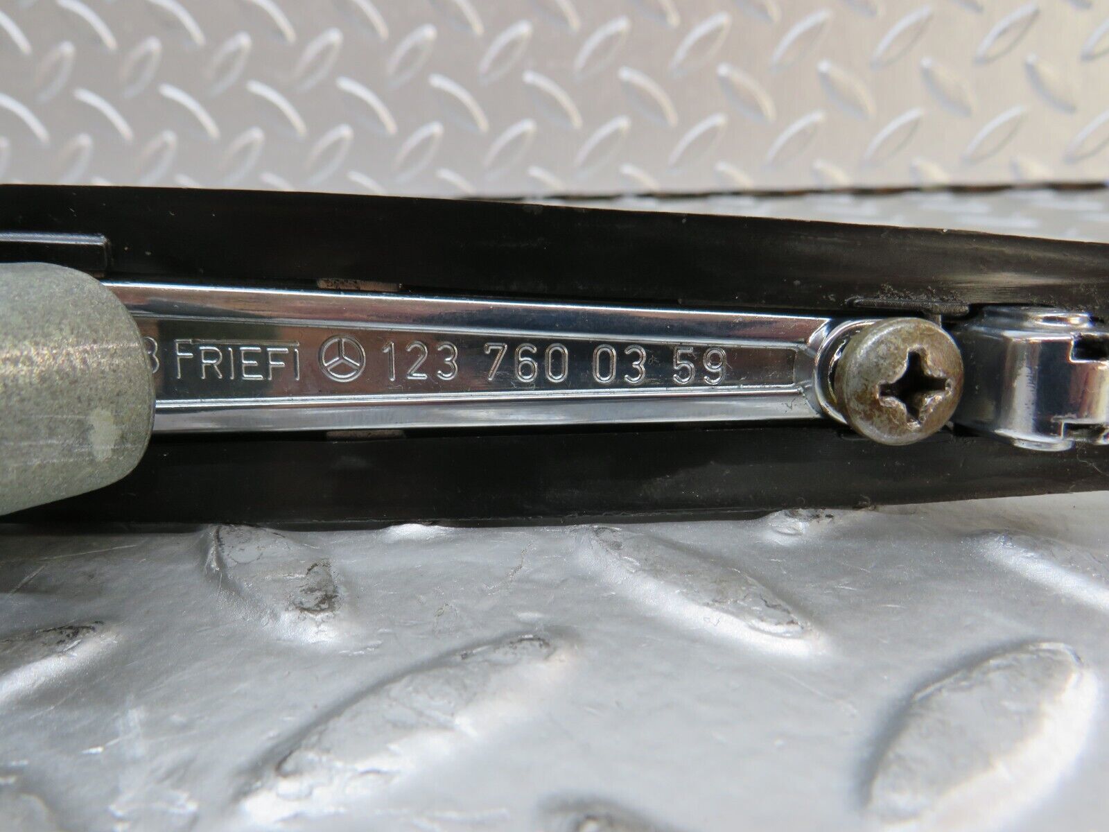 27054 Mercedes-Benz W123 280E Rear Exterior Door Handle 1237600359