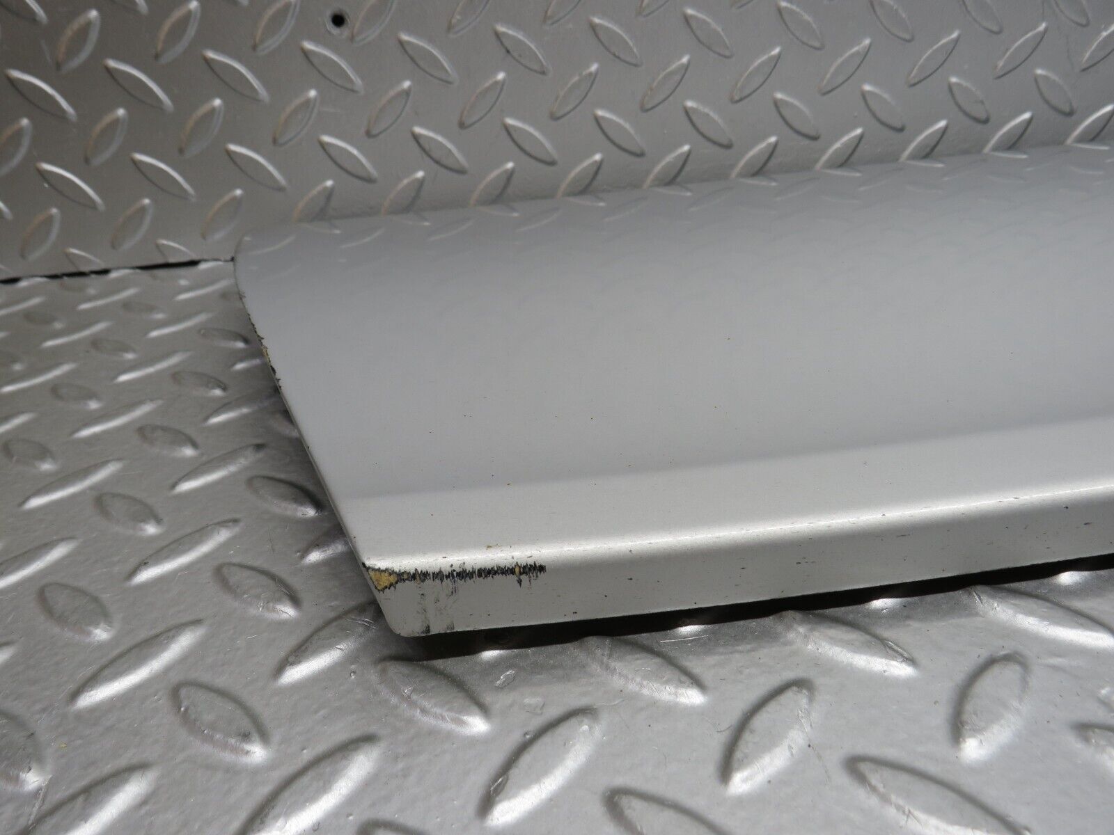 39381 Mercedes-Benz R129 320SL Coupe Right Door Lower Moulding Trim 1296902240