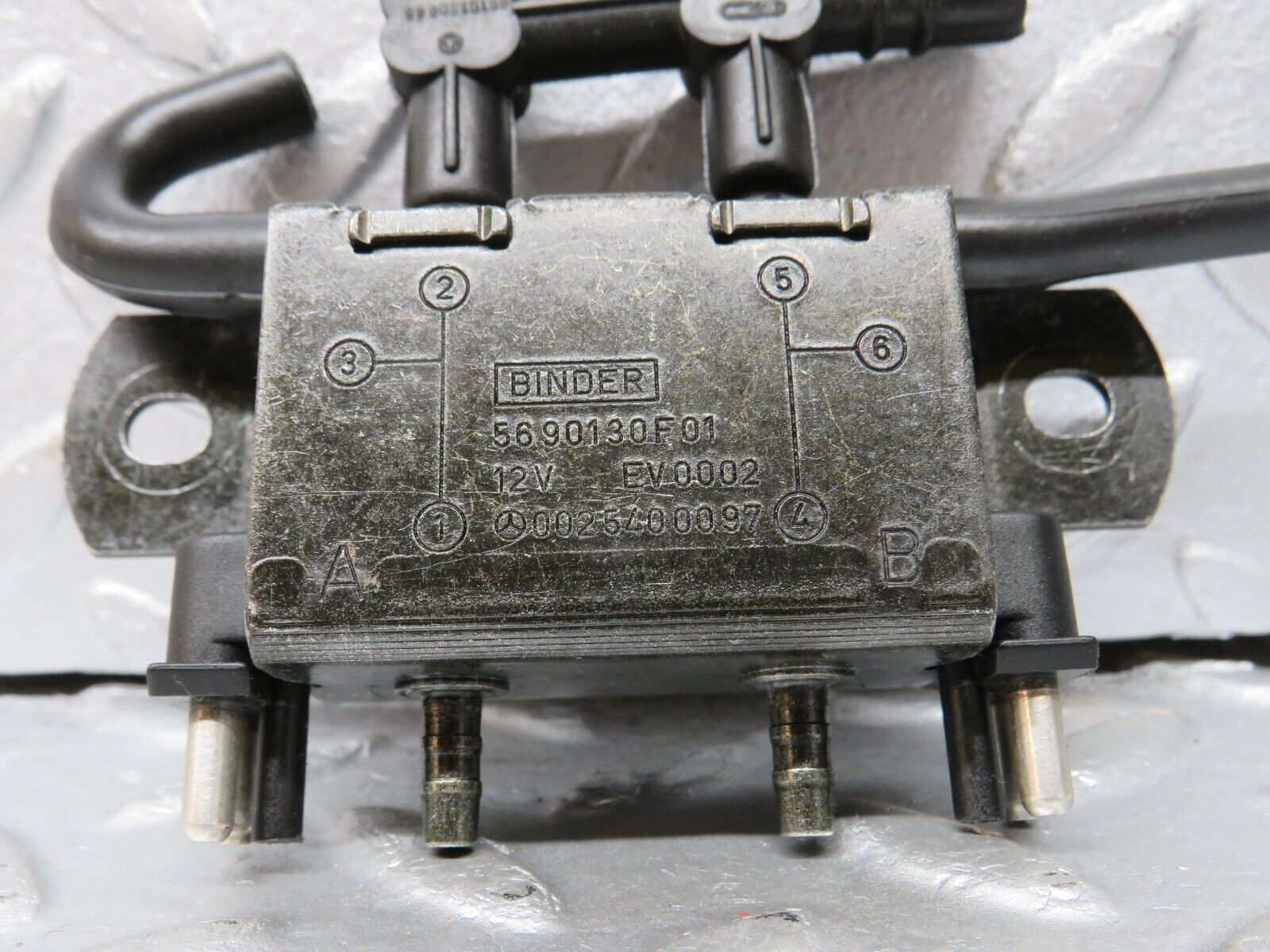 39698 Mercedes-Benz R129 320SL Coupe Solenoid Vacuum Valve 0025400097