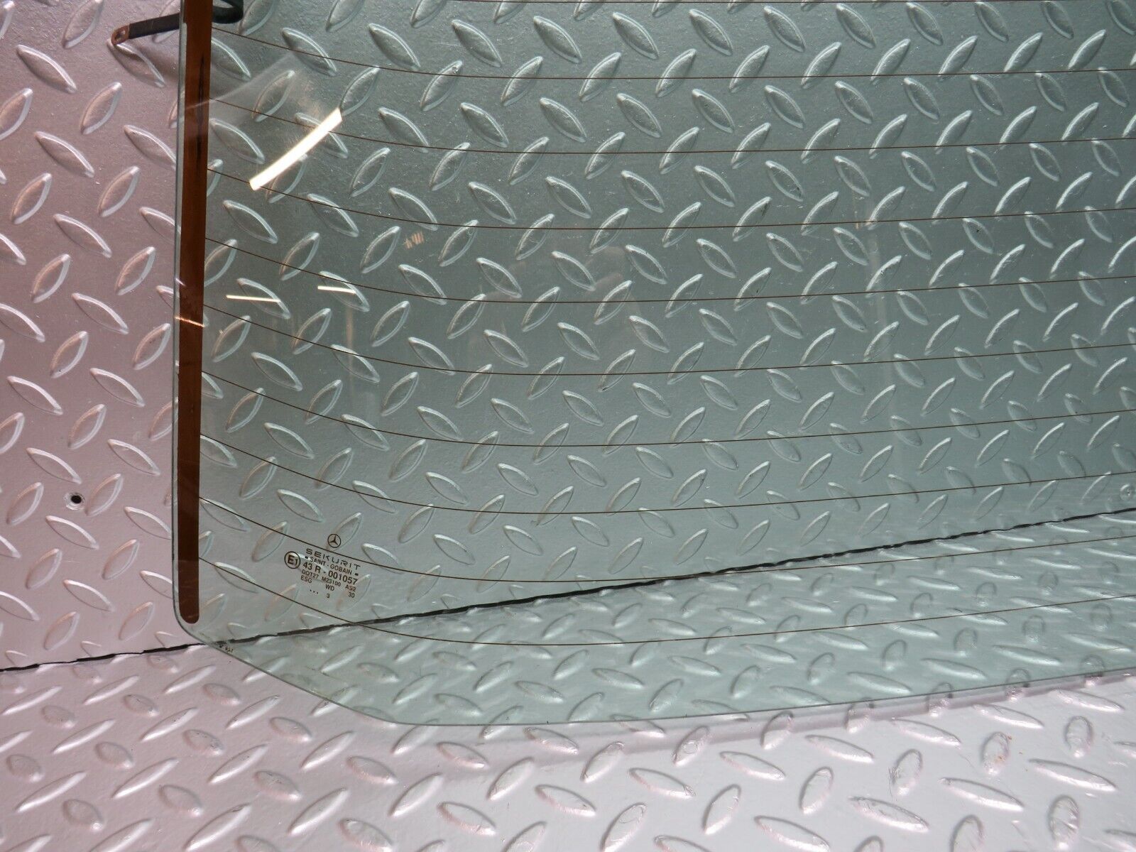 31746 Mercedes-Benz W201 190LE 1.8L Rear Heated Windscreen Glass