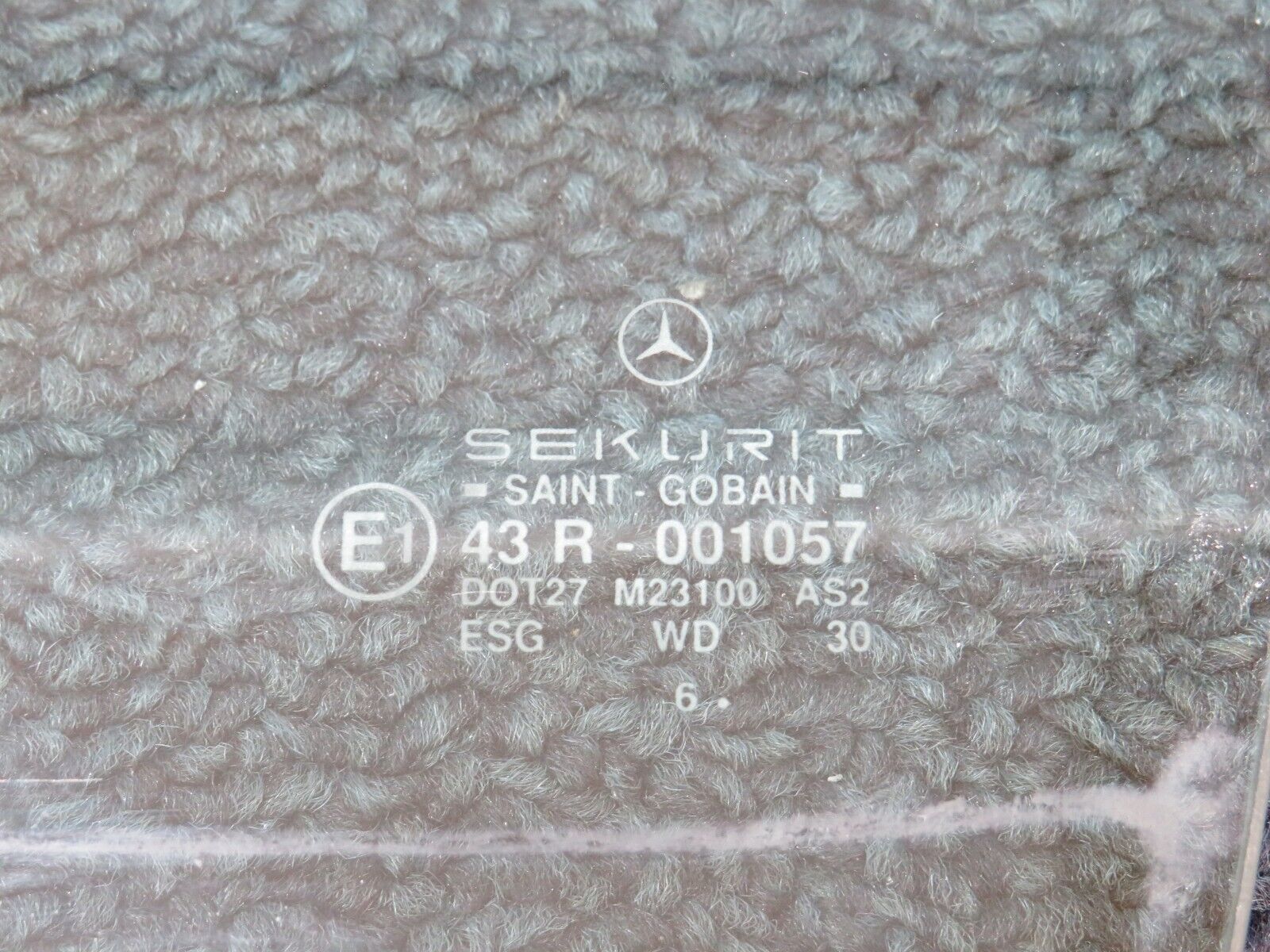 36564 Mercedes-Benz W201 190E 2.0L Front Left Door Window Glass