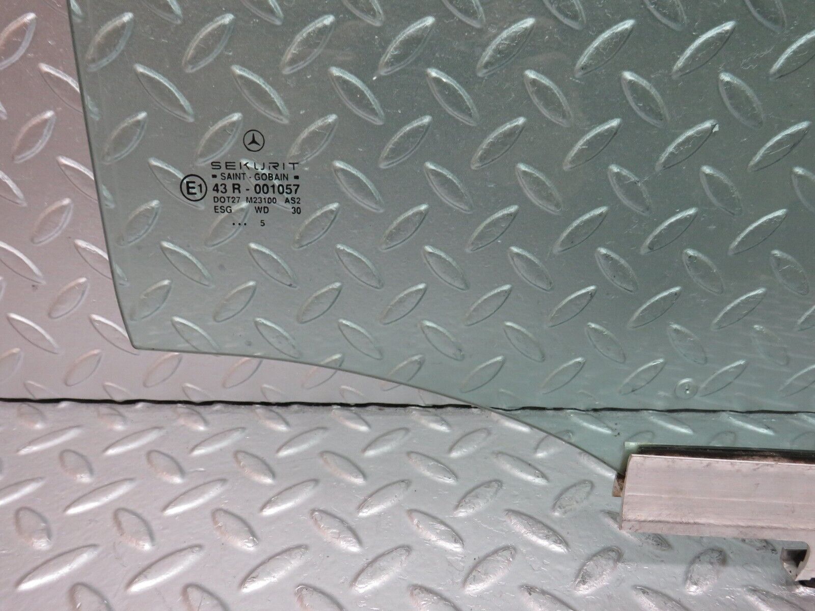 33263 Mercedes-Benz W202 C180 Rear Left Door Window Glass