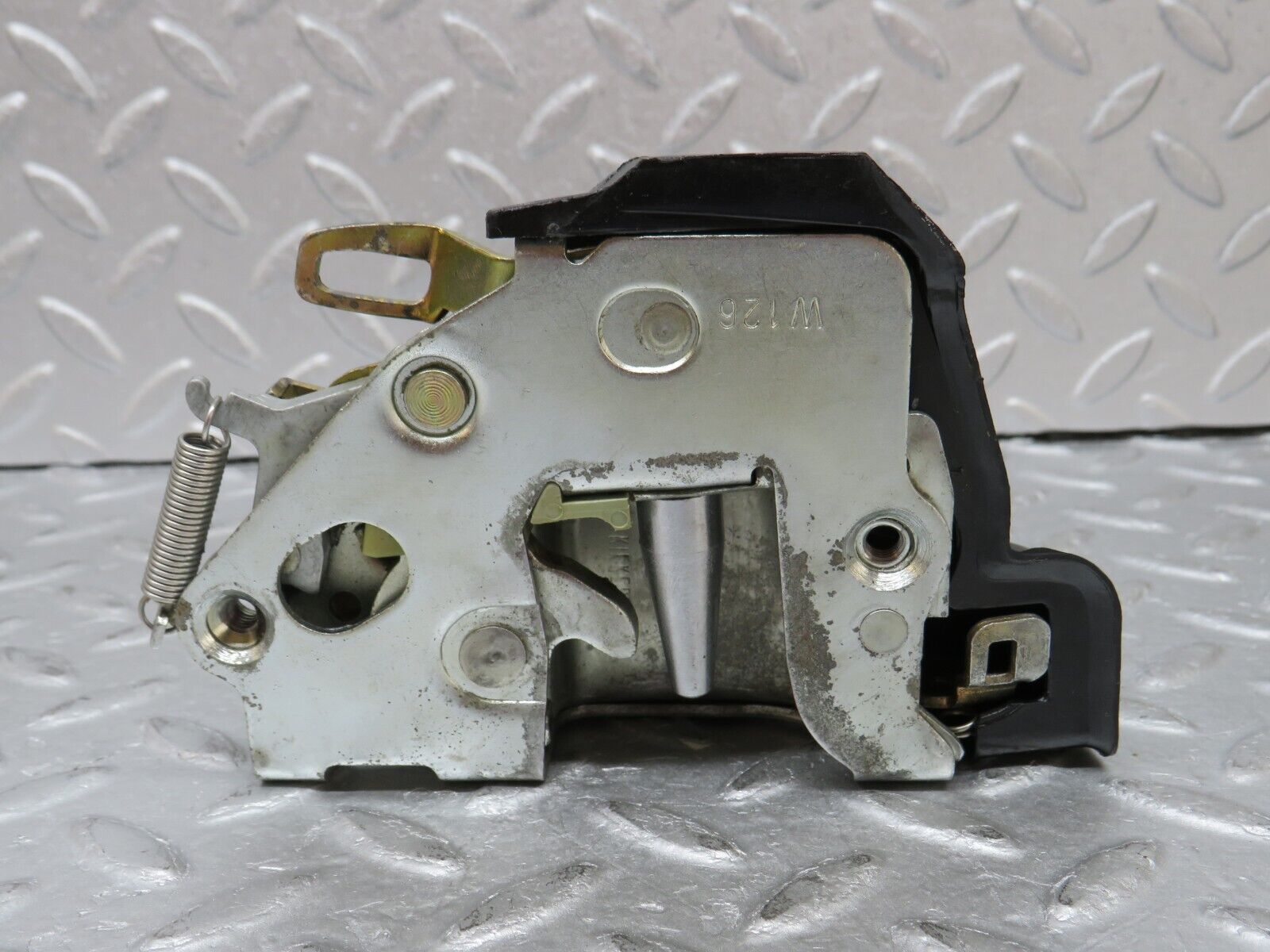 36044 Mercedes-Benz W126 420SE Rear Left Door Lock Mechanism 1237330108