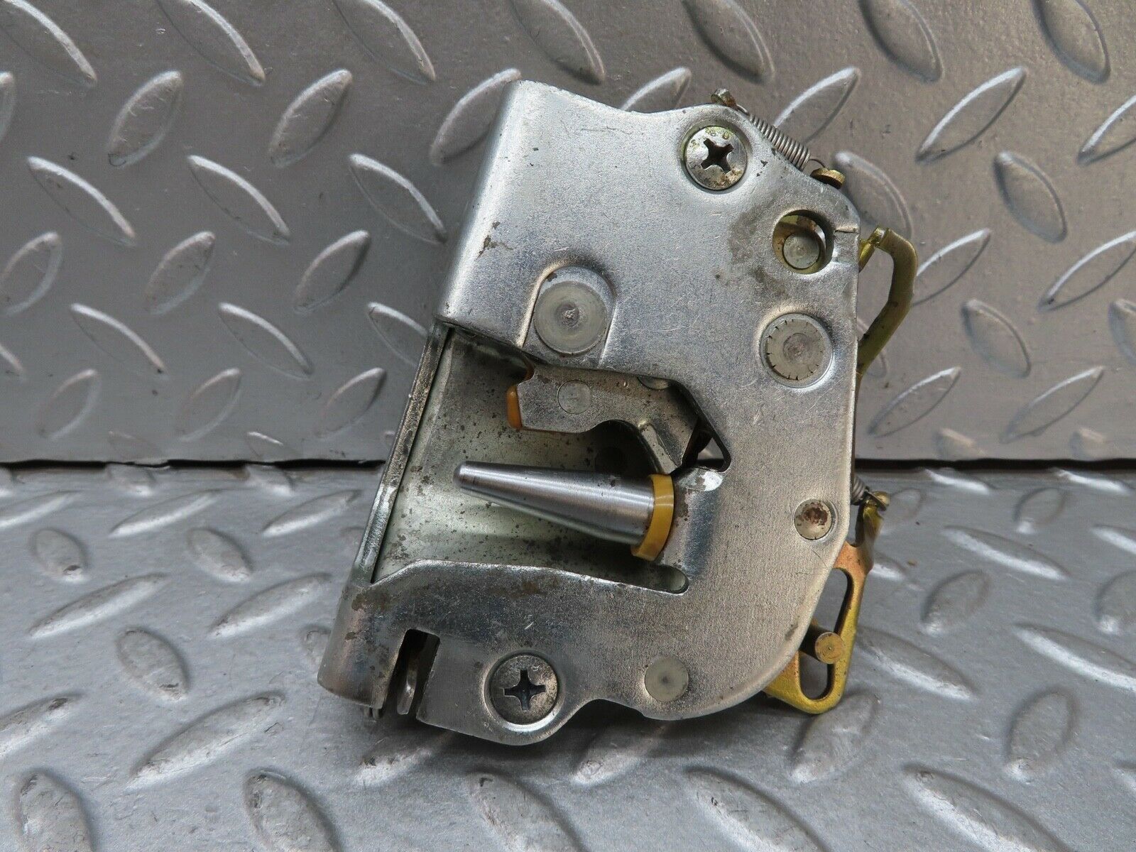 17656 Mercedes-Benz W116 450SEL Rear Left Door Lock Mechanism