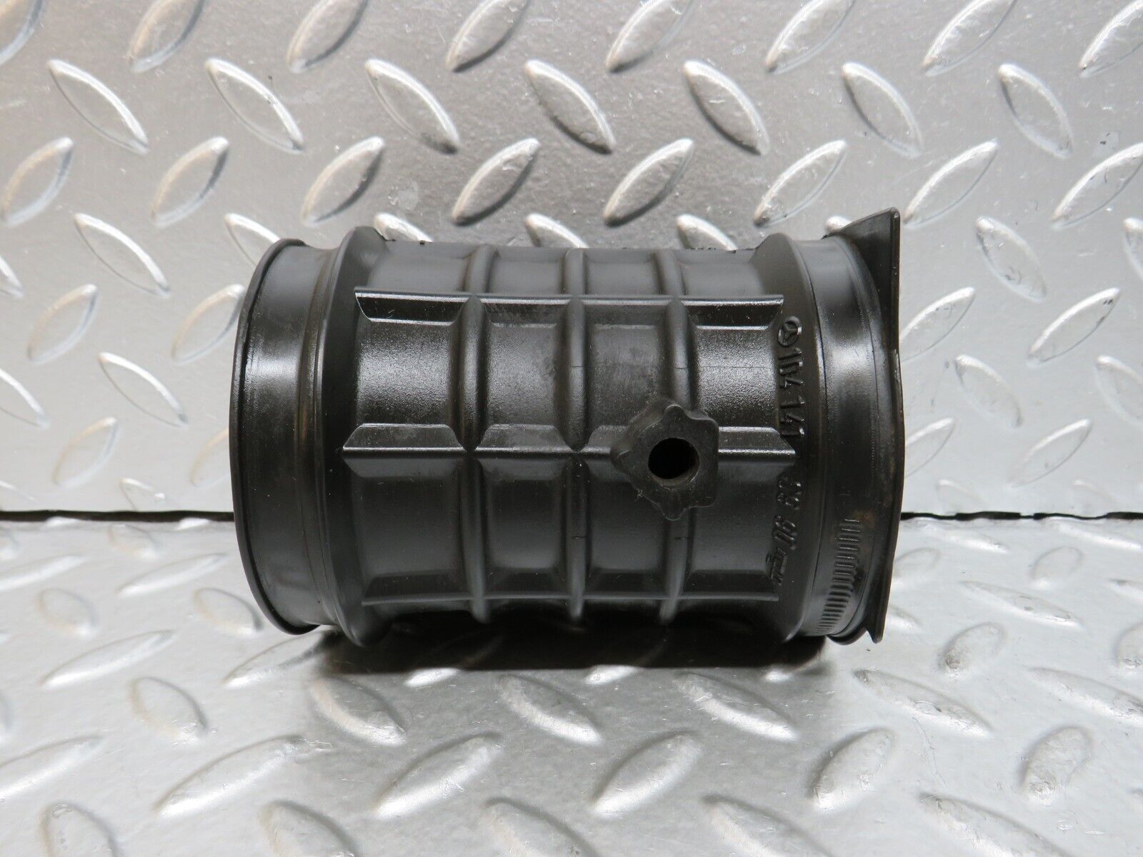 29126 Mercedes-Benz C124 320CE Coupe Air Intake Pipe 1041410990