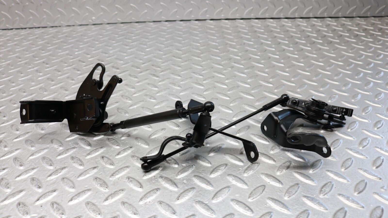 37217 Mercedes-Benz C126 420SEC Coupe Throttle Linkage