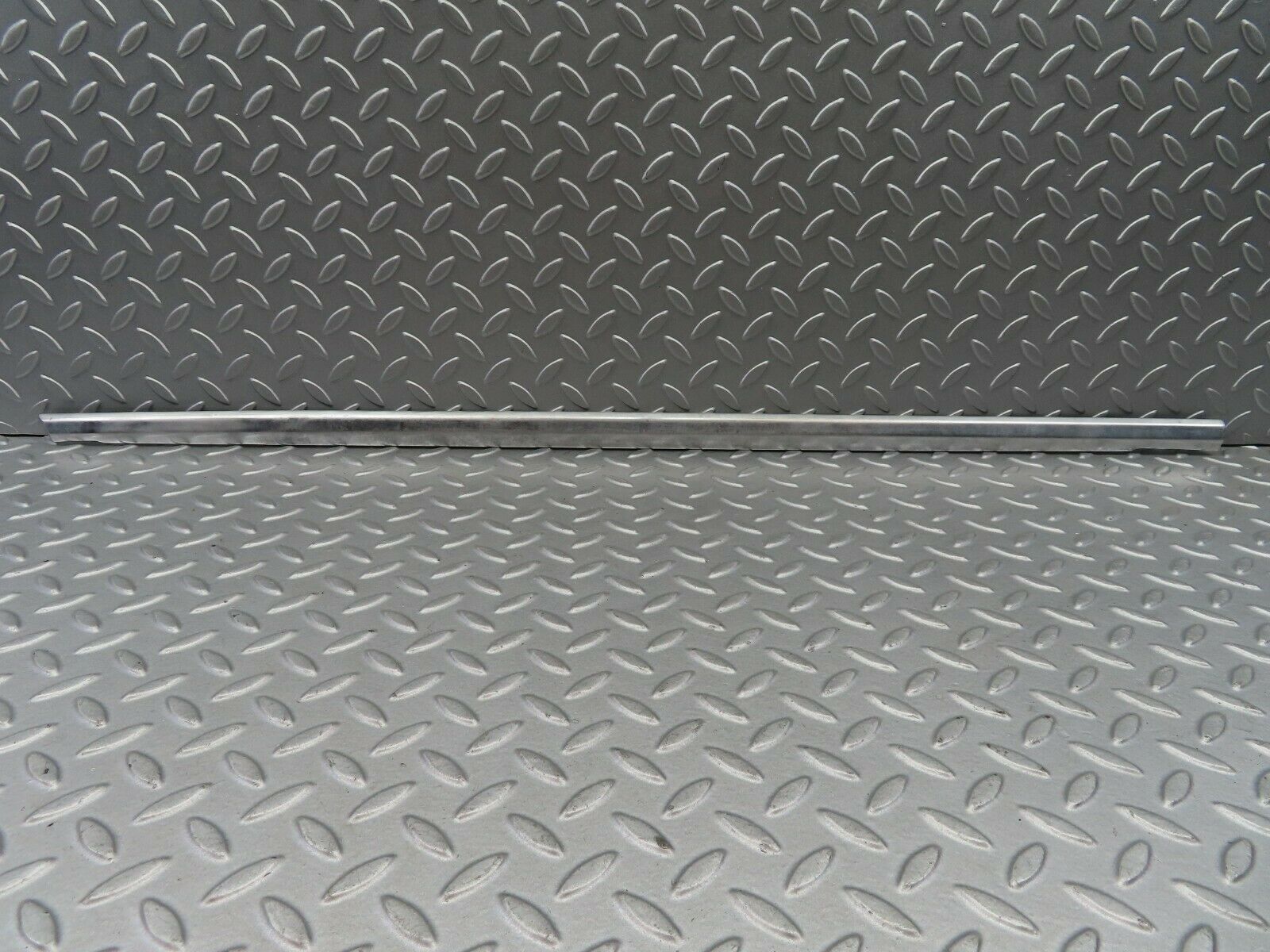 6205 Mercedes-Benz W126 380SE Front Right Door Chrome Moulding Trim