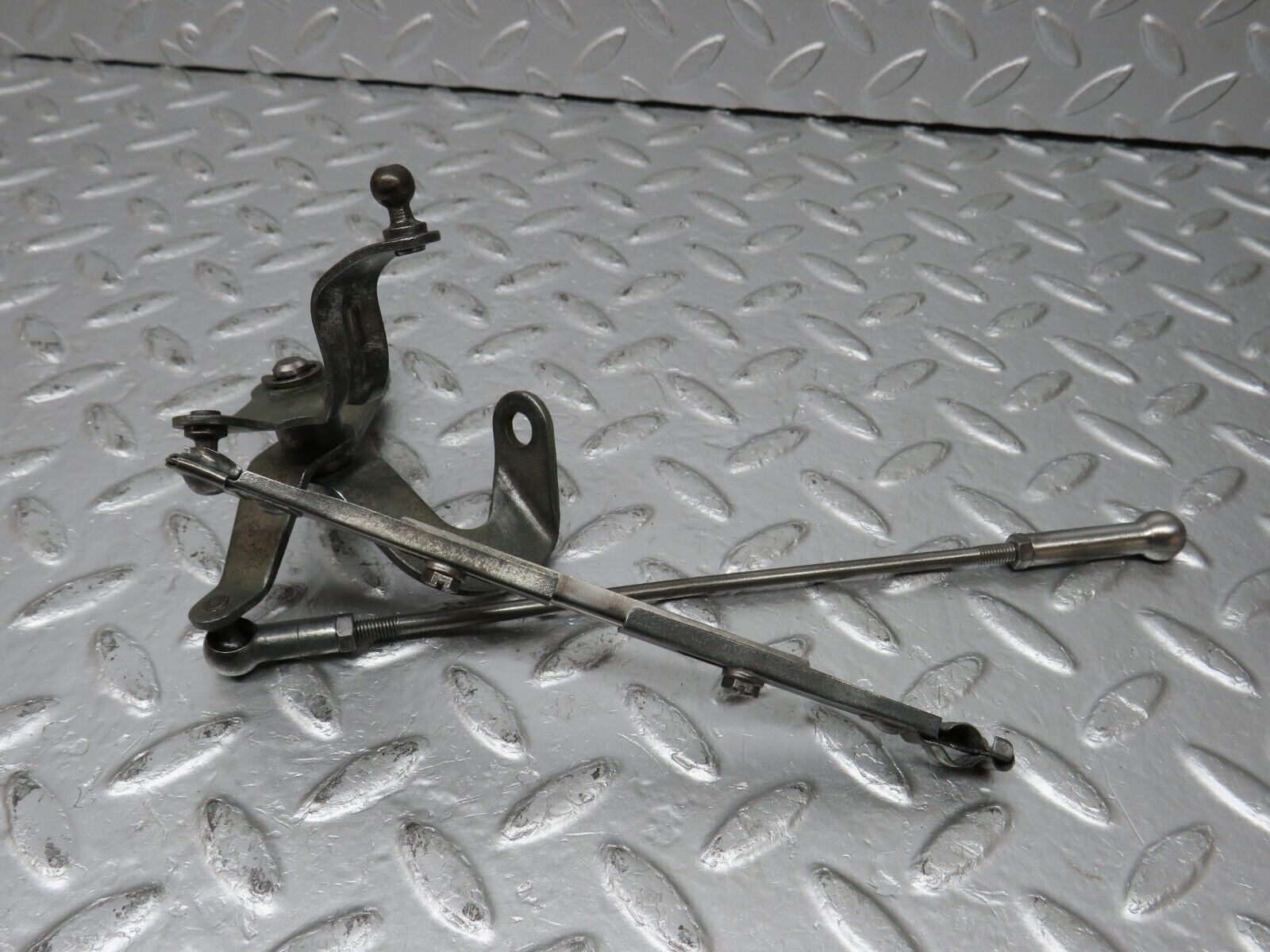 34513 Mercedes-Benz C126 380SEC Coupe Throttle Linkage