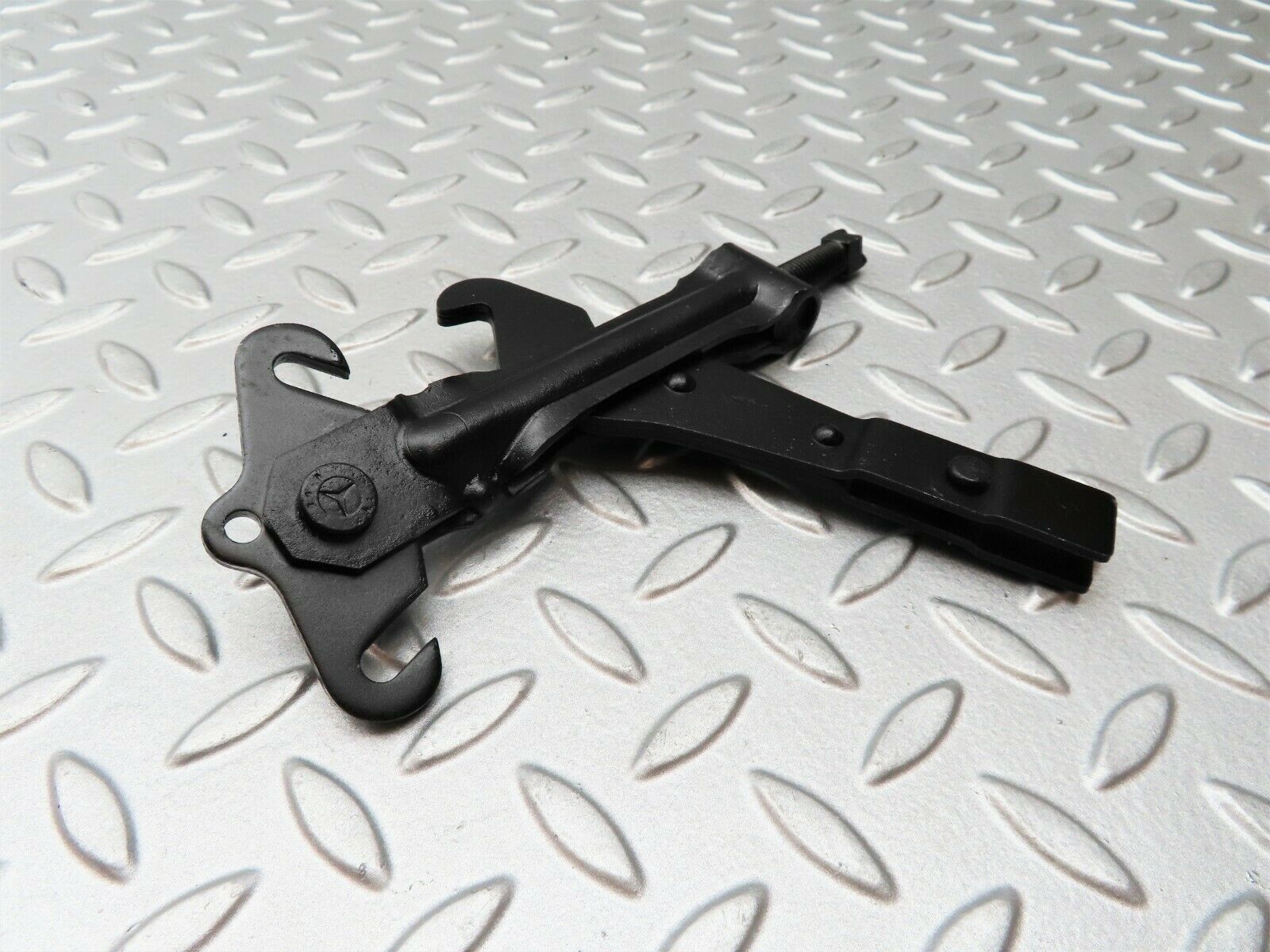 4255 Mercedes-Benz V123 240D LWB Handbrake Adjusting Handbrake Regulator