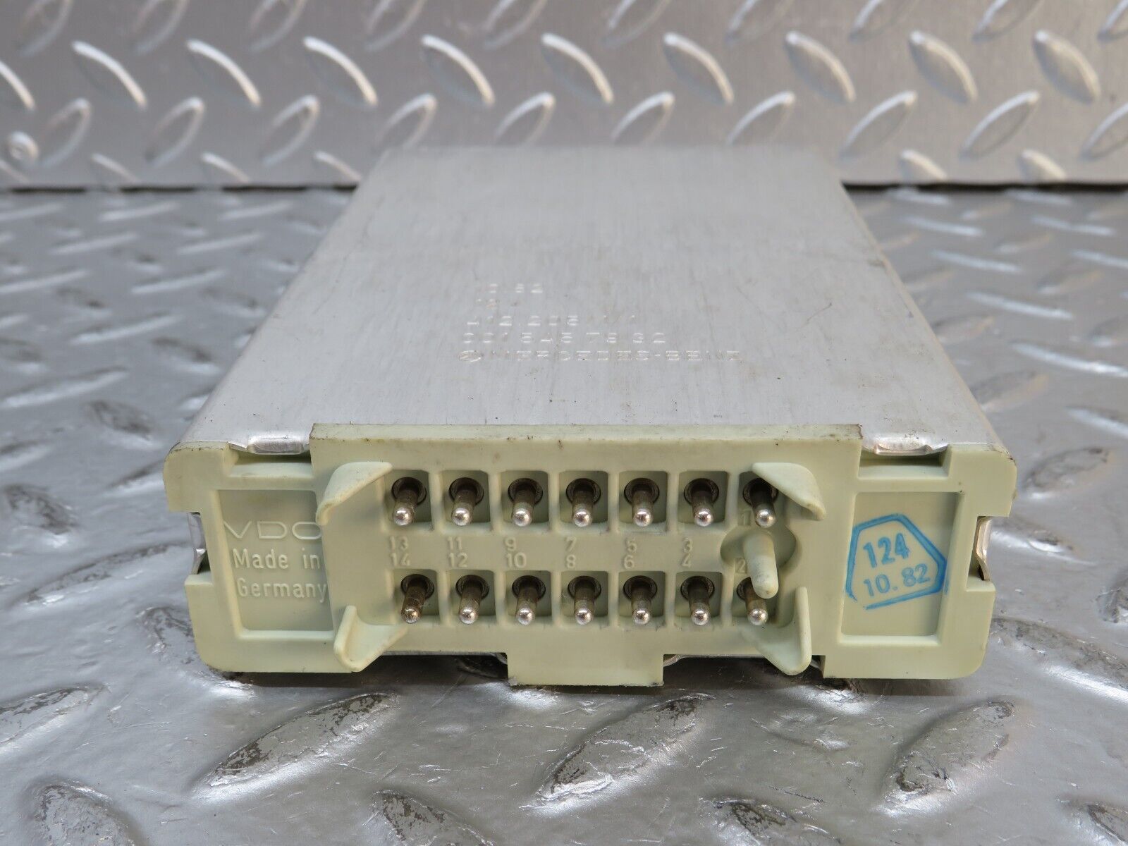 29840 Mercedes-Benz W123 230E Cruise Control Module Unit 0015457932