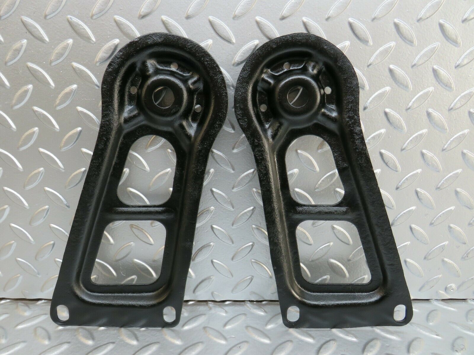 23815 Mercedes-Benz C107 450SLC Coupe Rear Suspension Axle Mounting Bracket