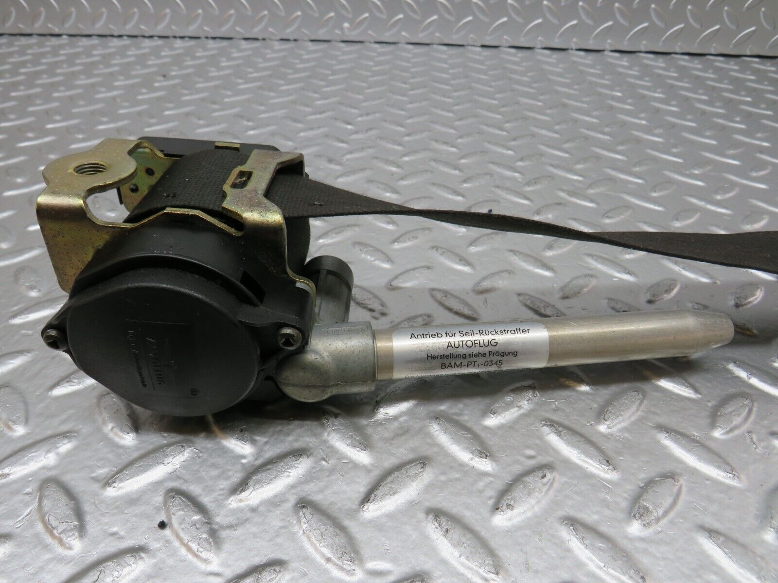 25175 Mercedes-Benz W201 190D Front Right Seat Belt With Buckle 2018606885