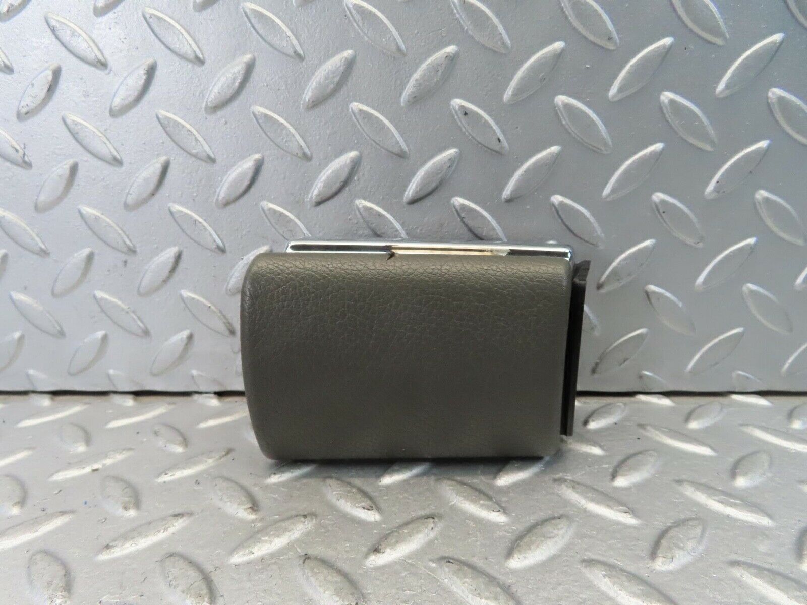 11123 Mercedes-Benz W221 S320 Ashtray Rear Right Door 81272002