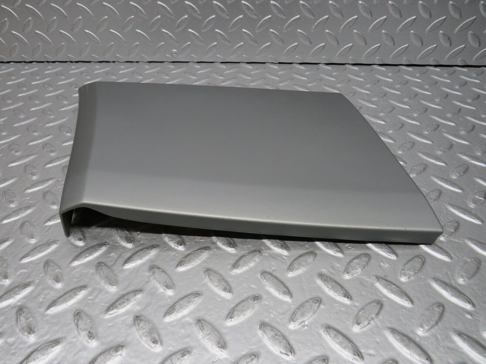 31651 Mercedes-Benz W201 190LE 1.8L Front Left Fender Wing Moulding Trim 2016905340