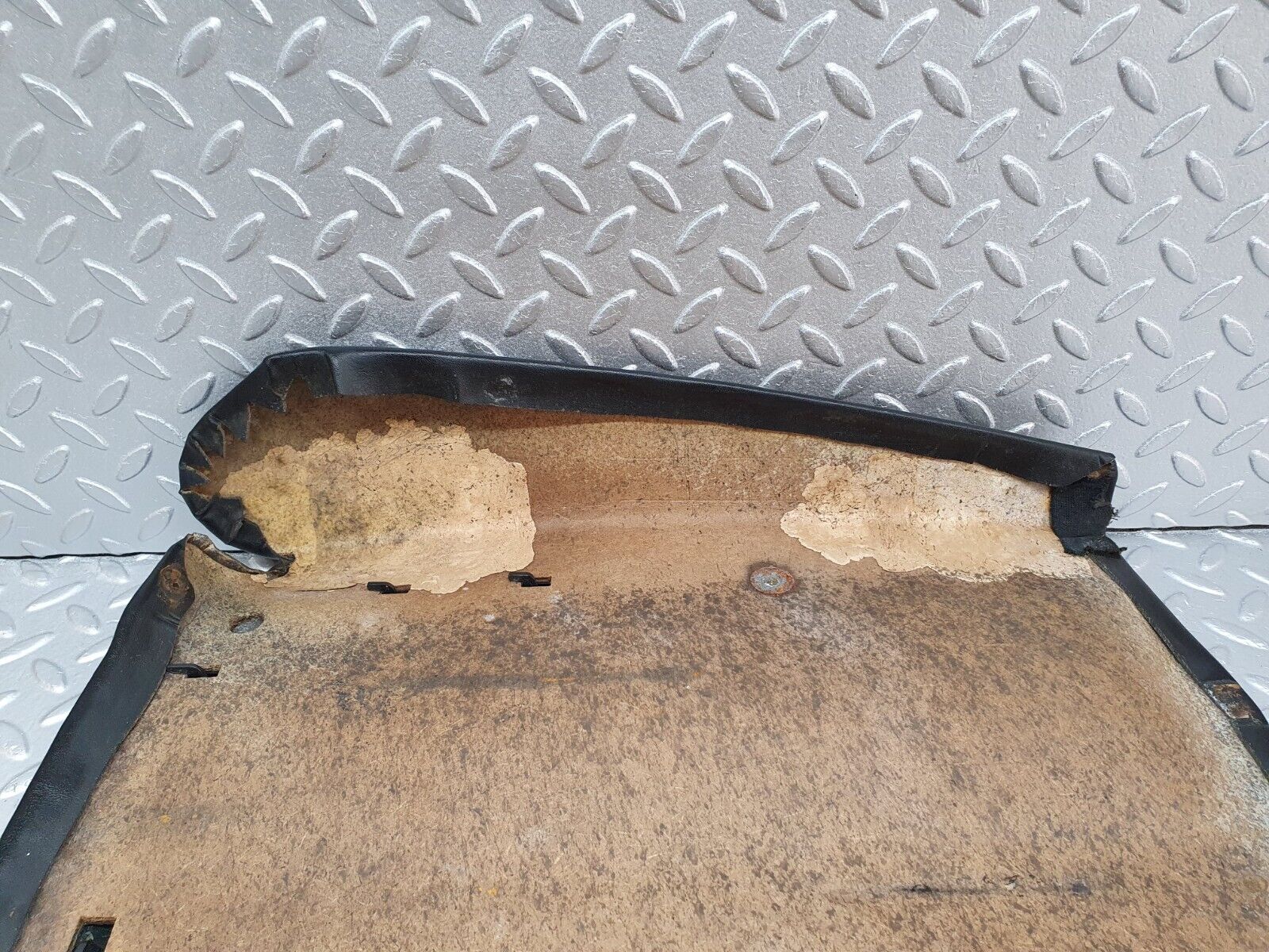 40806 Mercedes-Benz W123 300D Front Right Seat Rear Cover Black