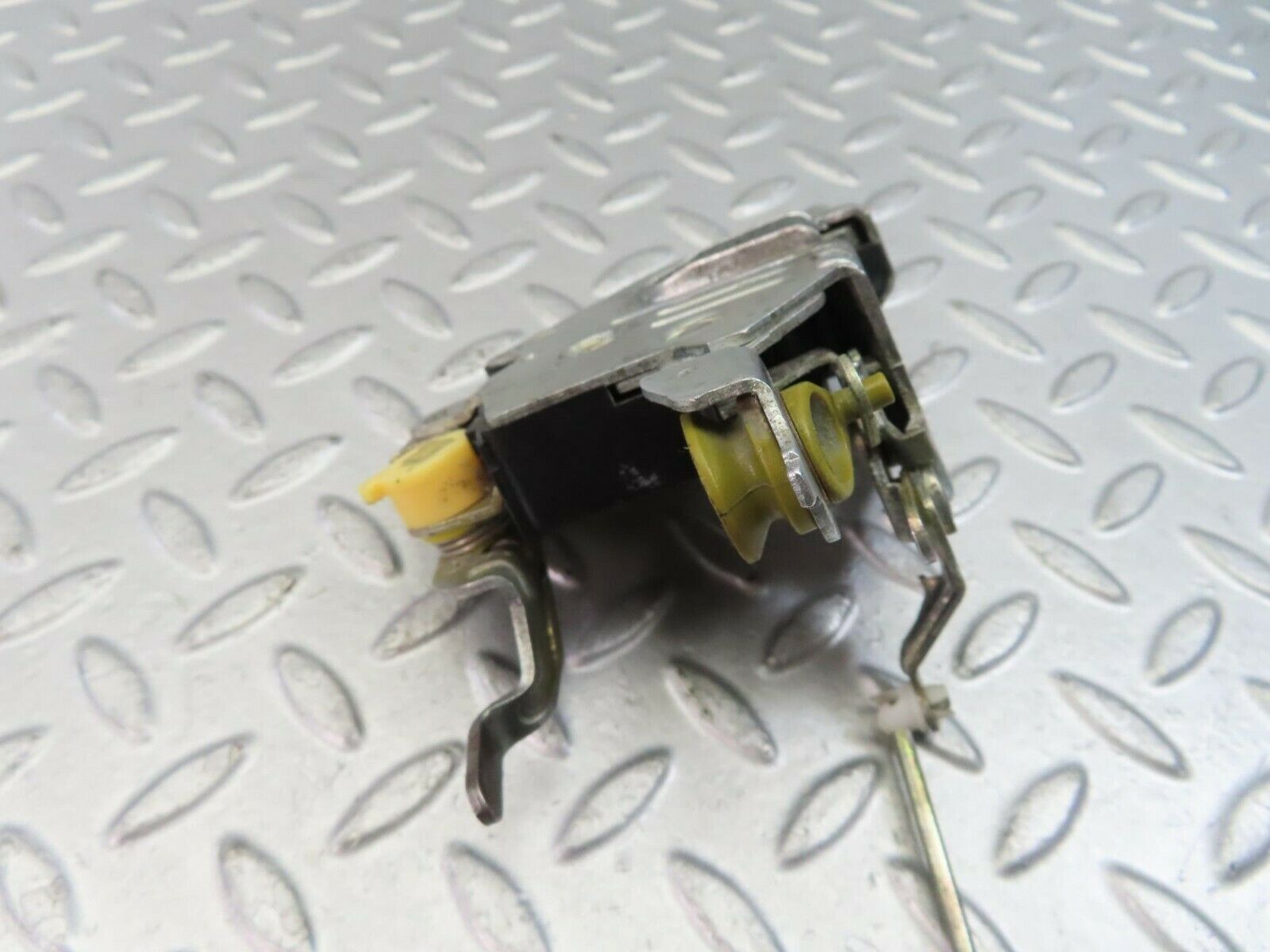 9361 Mercedes-Benz C124 300CE Coupe Front Right Door Lock Mechanism