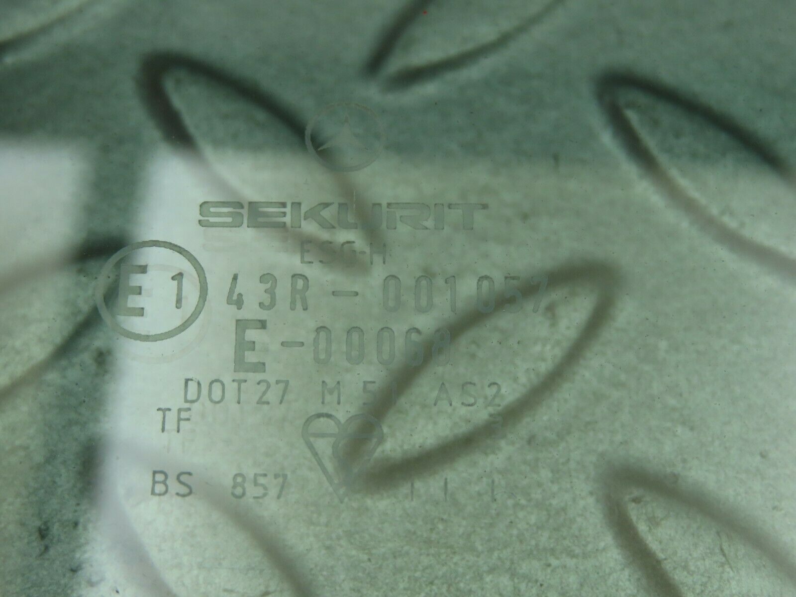 5709 Mercedes-Benz W123 200 Rear Left Quarter Window