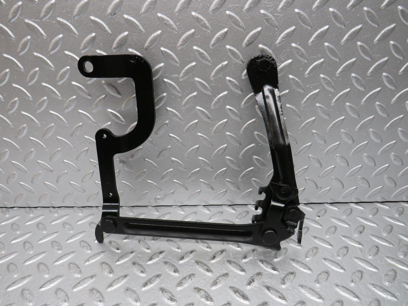 32124 Mercedes-Benz W123 230E Bonnet Hinge Right Side