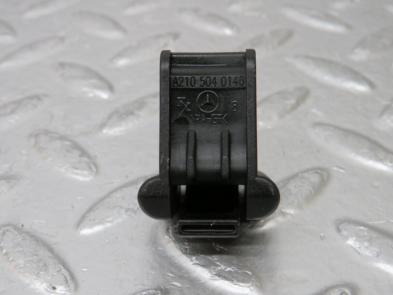 34772 Mercedes-Benz W210 320E Radiator Cover Bracket 2x 2105040146