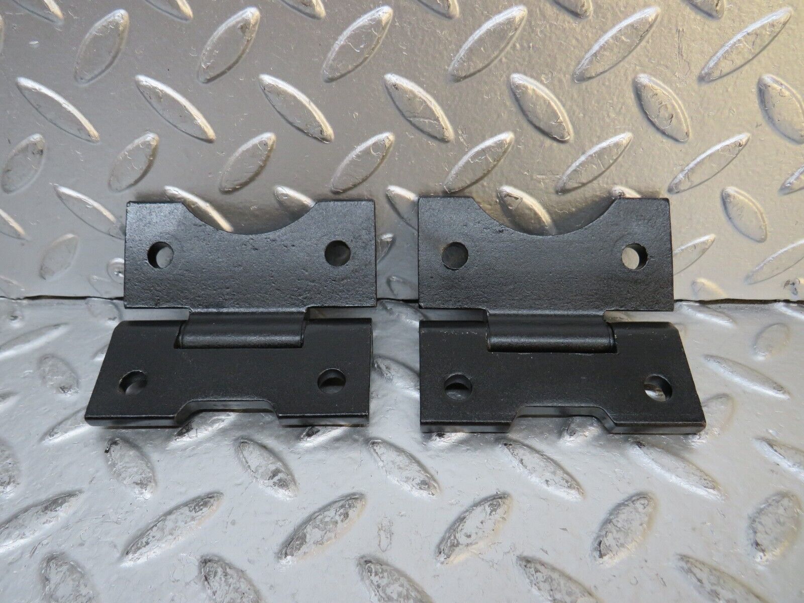 29922 Mercedes-Benz W123 230E Door Hinge Pair 1237200037