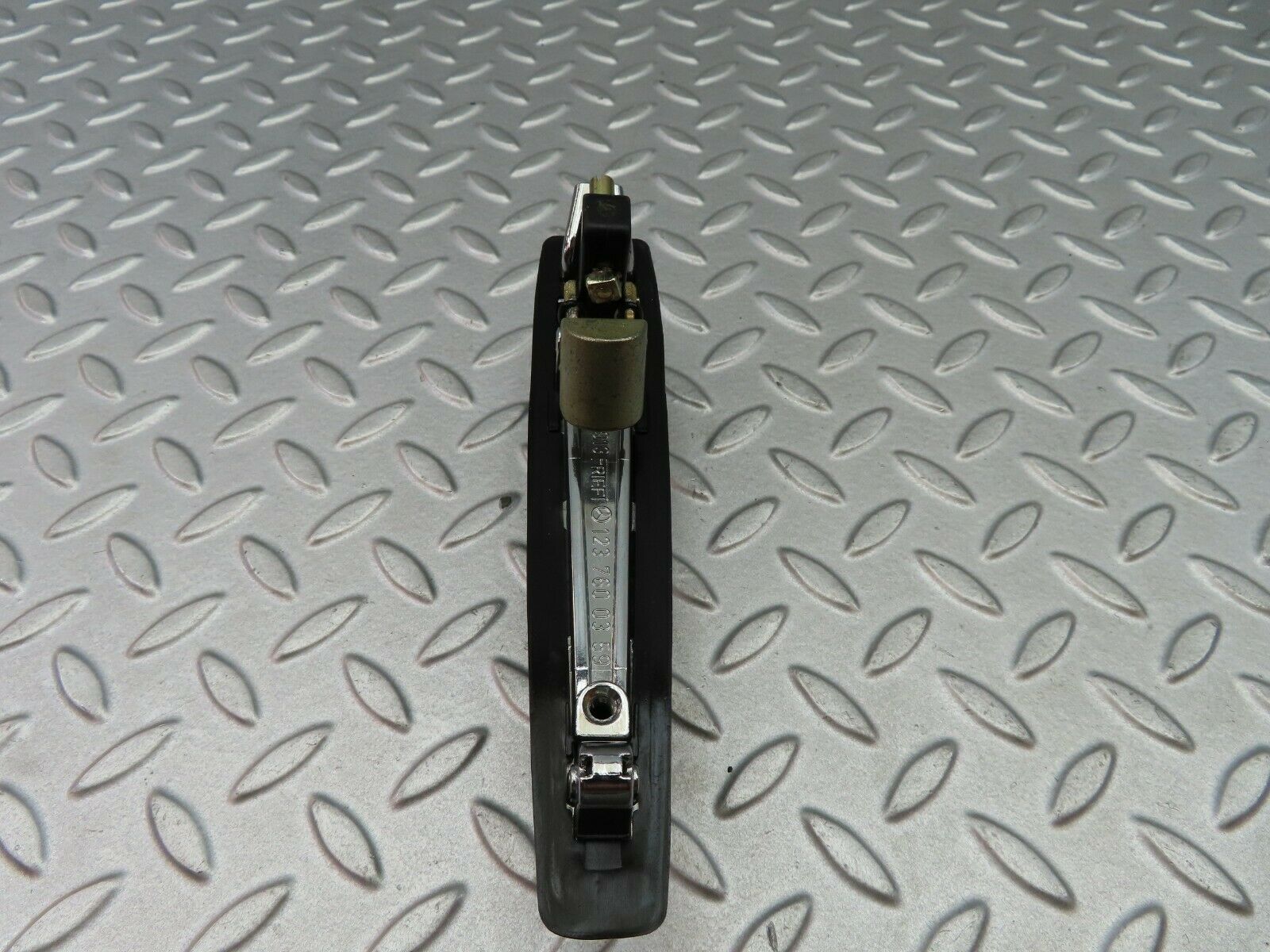 5812 Mercedes-Benz W123 200 Exterior Door Handle Rear 1237600359