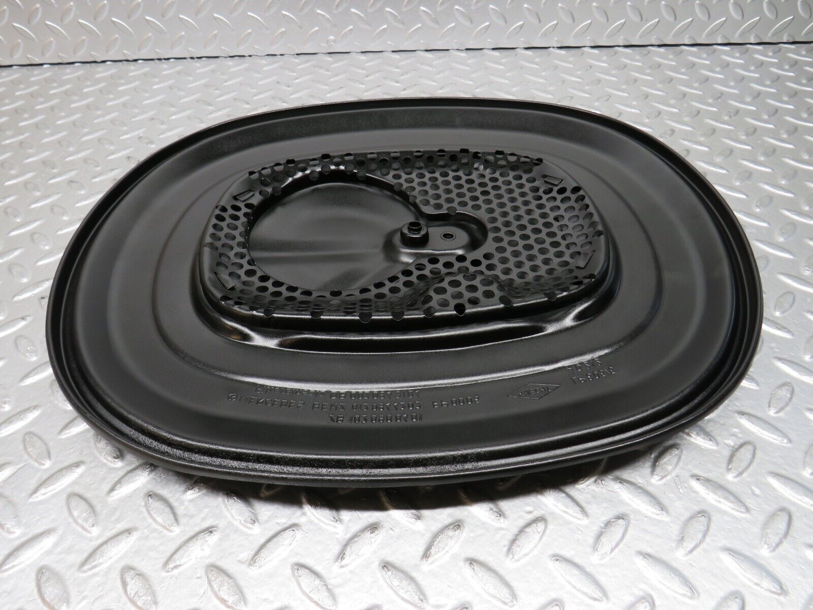 29624 Mercedes-Benz W123 230E Air Filter Box Housing Lid 0120944202