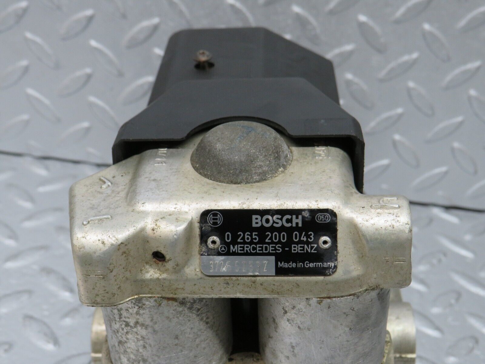 38578 Mercedes-Benz R129 280SL Coupe ABS Brake Pump Bosch 0265200043