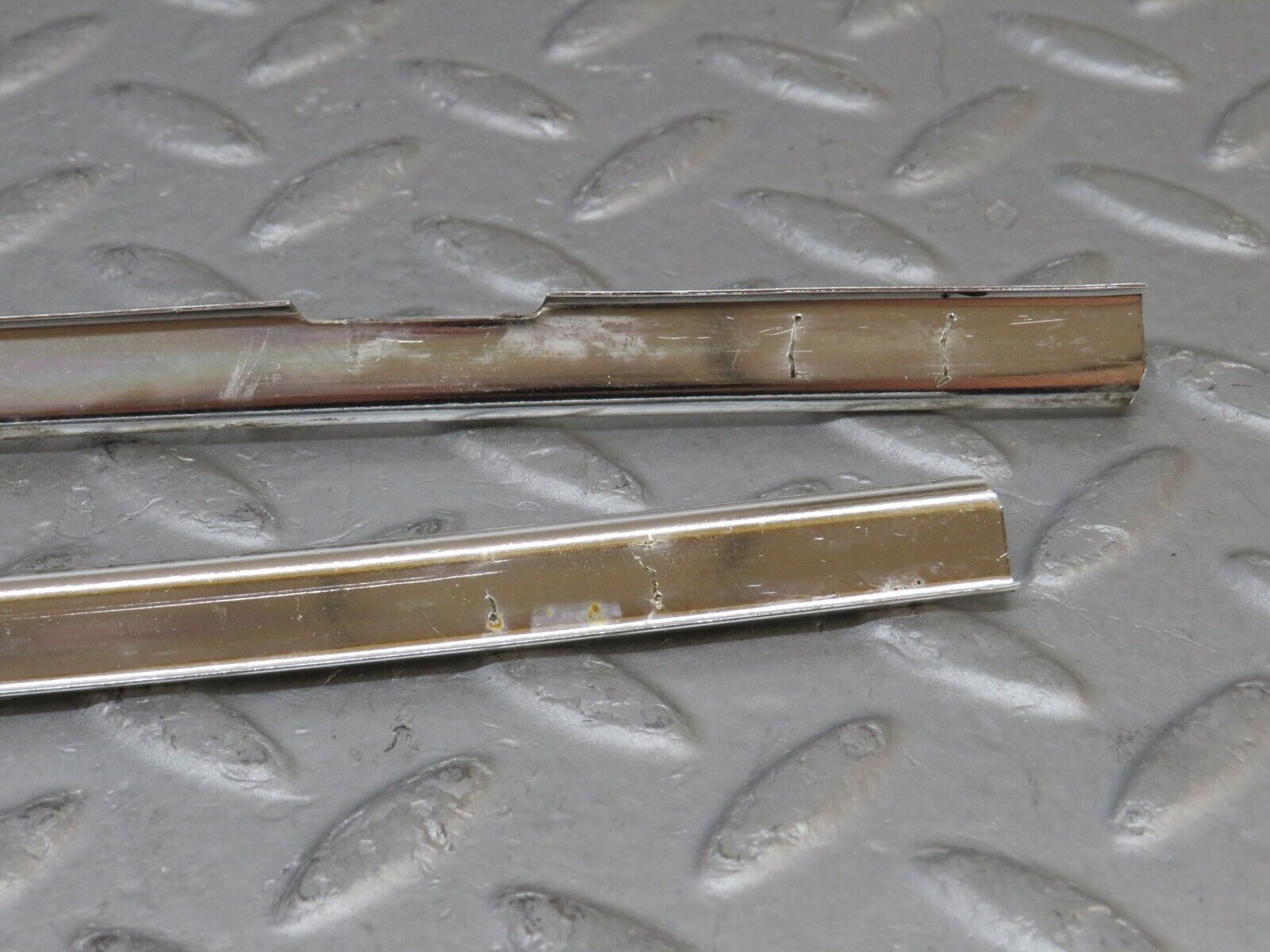 35868 Mercedes-Benz W108 Front Right Door Chrome Trim Pair