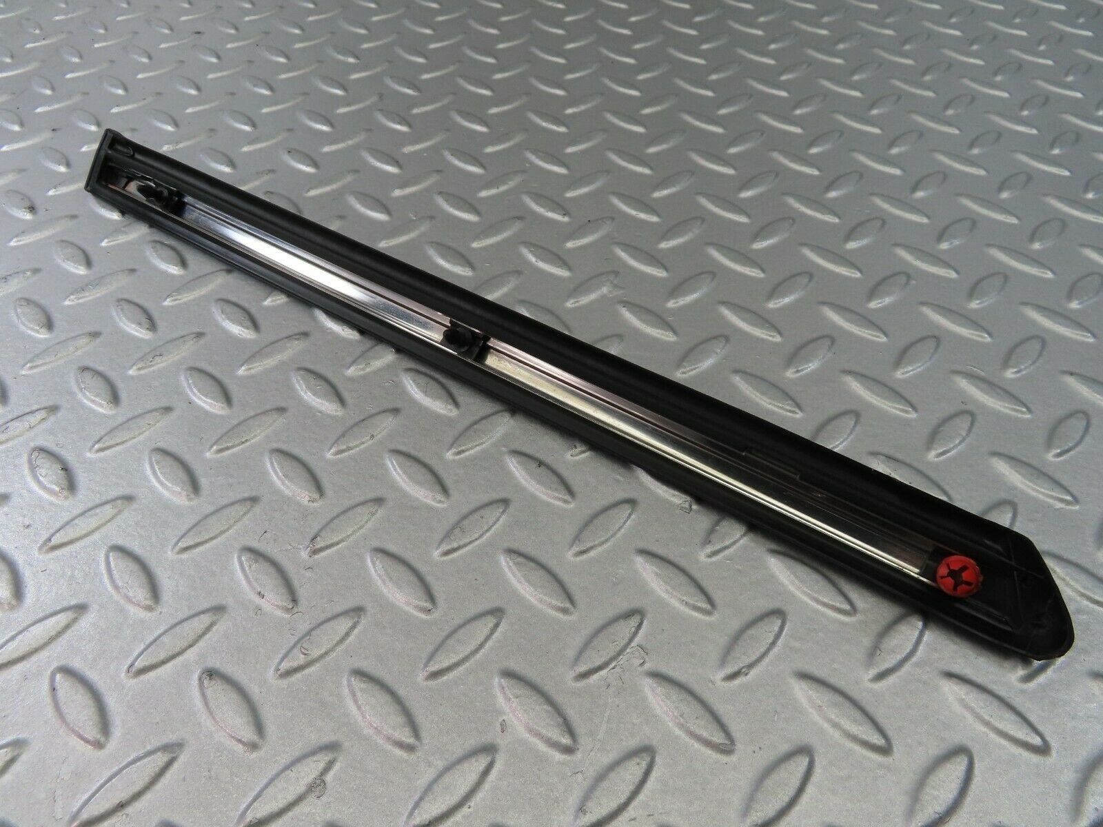 7264 Mercedes-Benz W116 450SE Front Right Fender Wing Centre Chrome Trim