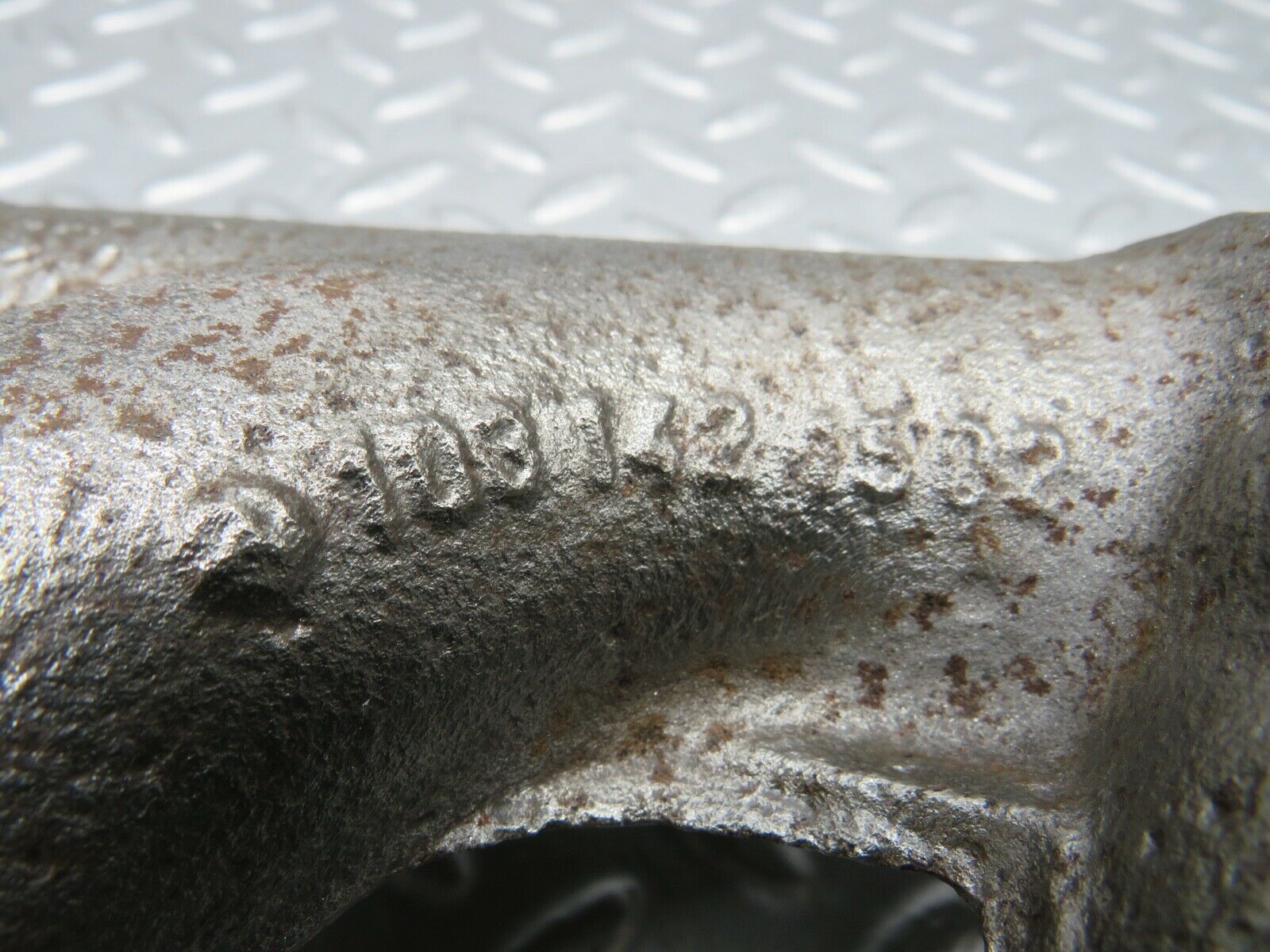 21890 Mercedes-Benz W126 300SE Exhaust Manifold Cylinder 1-3 1031421502