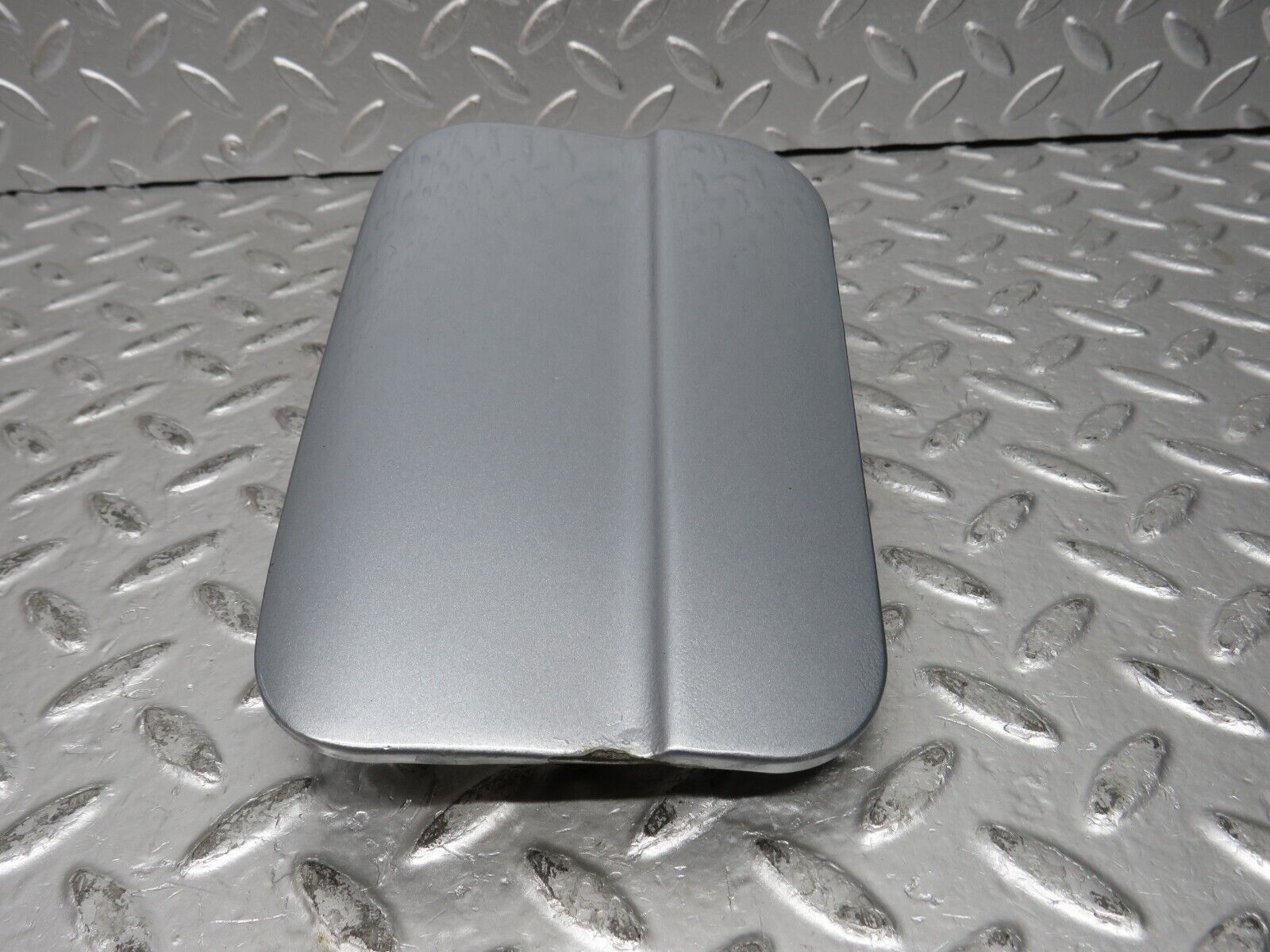 32064 Mercedes-Benz W123 230E Fuel Tank Flap Cap 1235840039