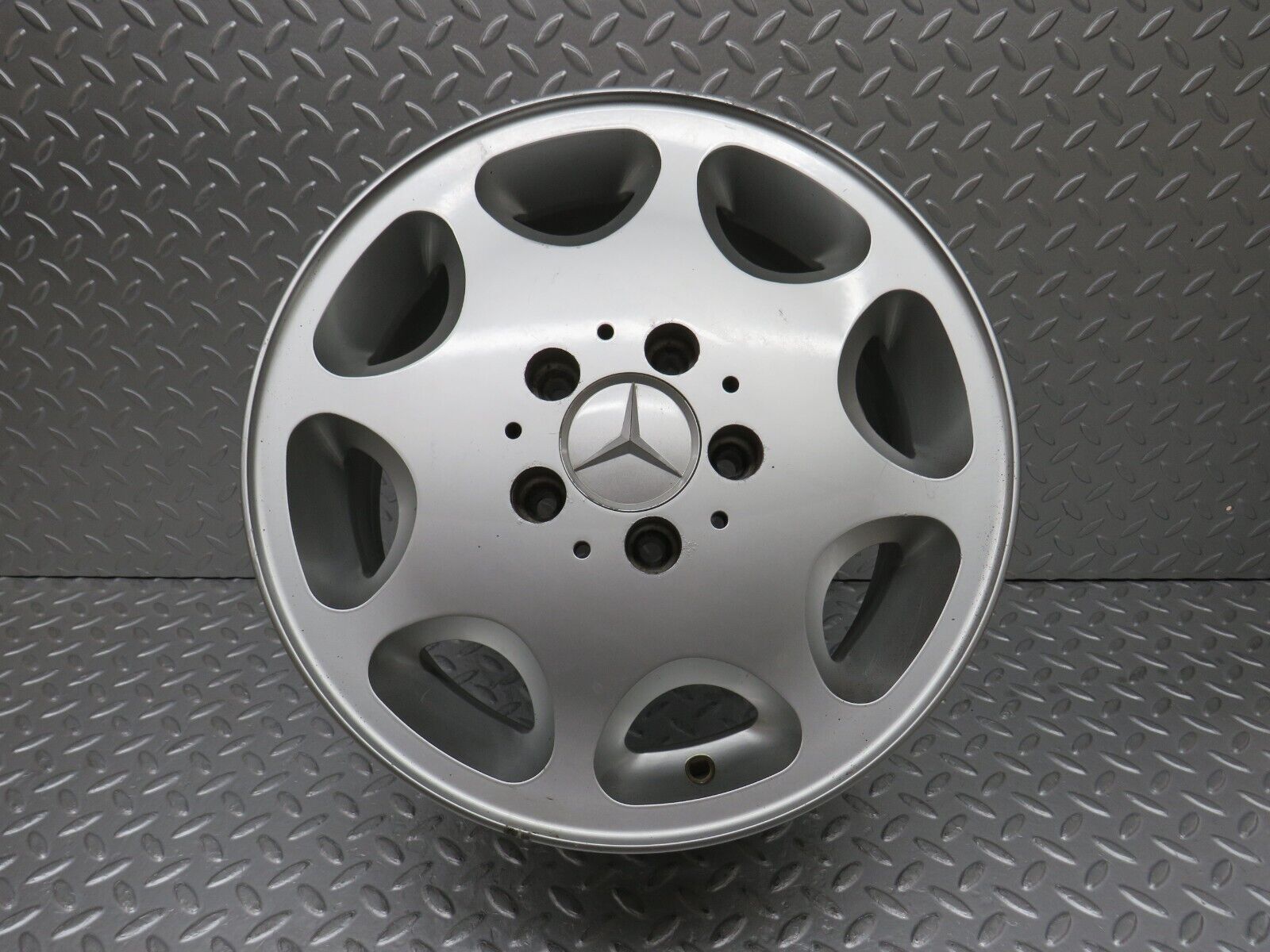 38187 Mercedes-Benz A124 Alloy Wheel 7Jx15H2 ET41 1244011302