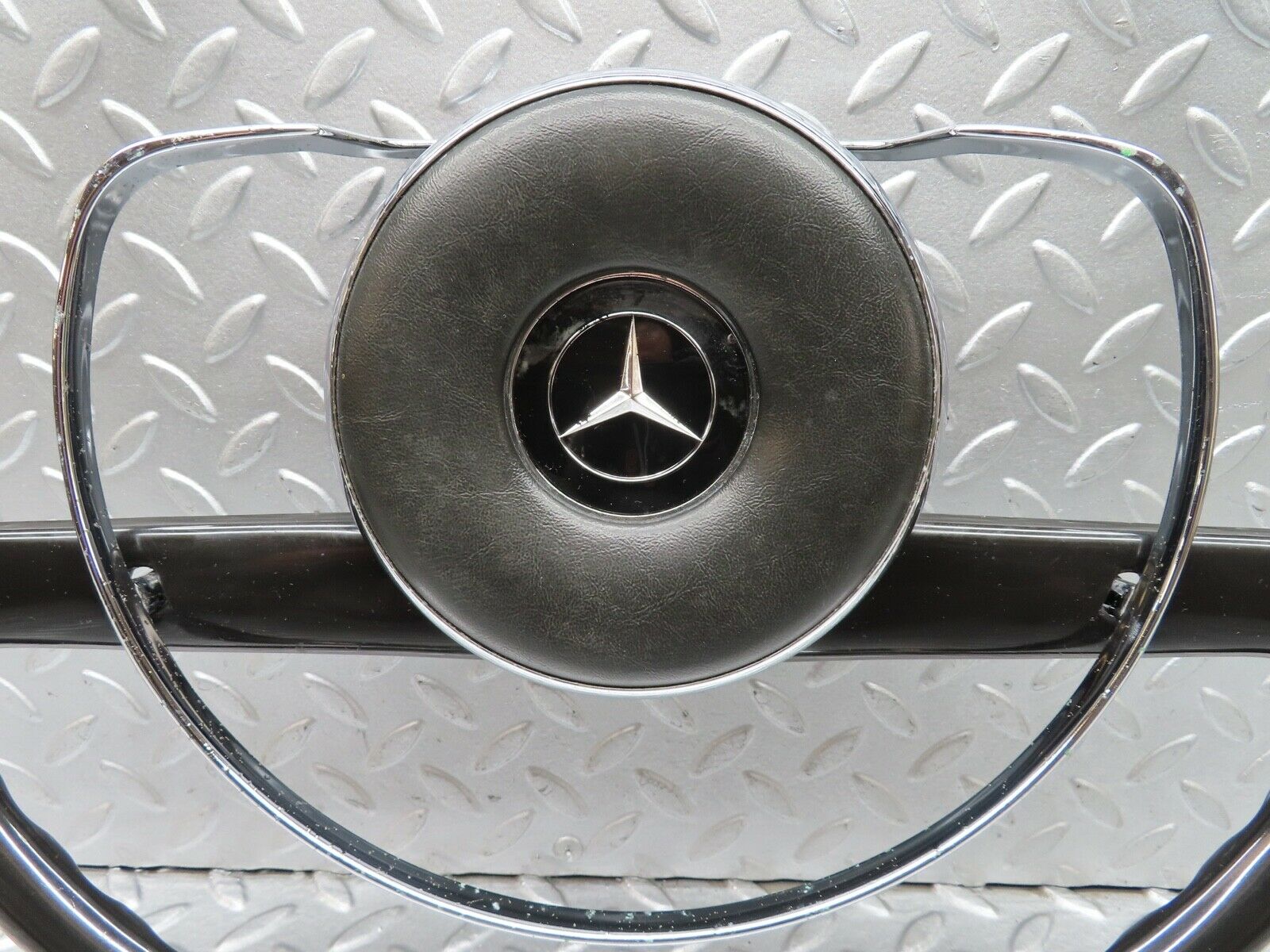 18303 Mercedes-Benz W111 220SE Coupe Steering Wheel