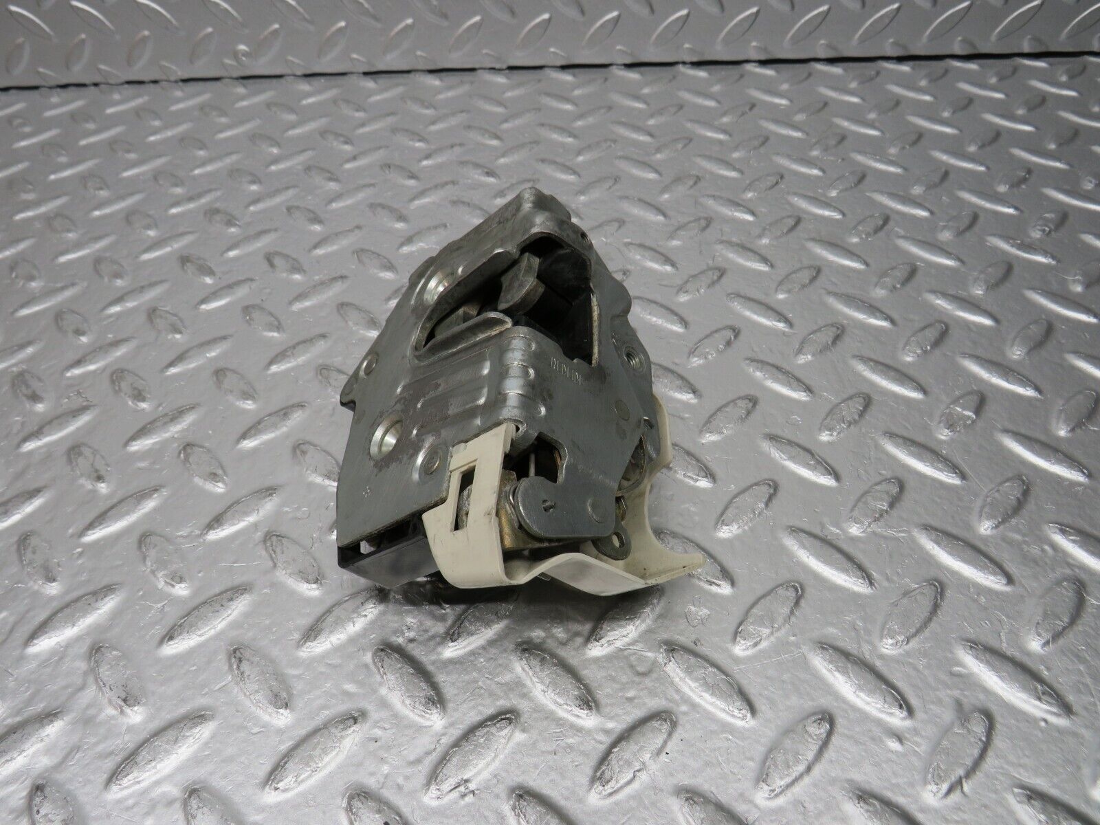 31393 Mercedes-Benz S124 220TE Wagon Rear Right Door Lock Mechanism