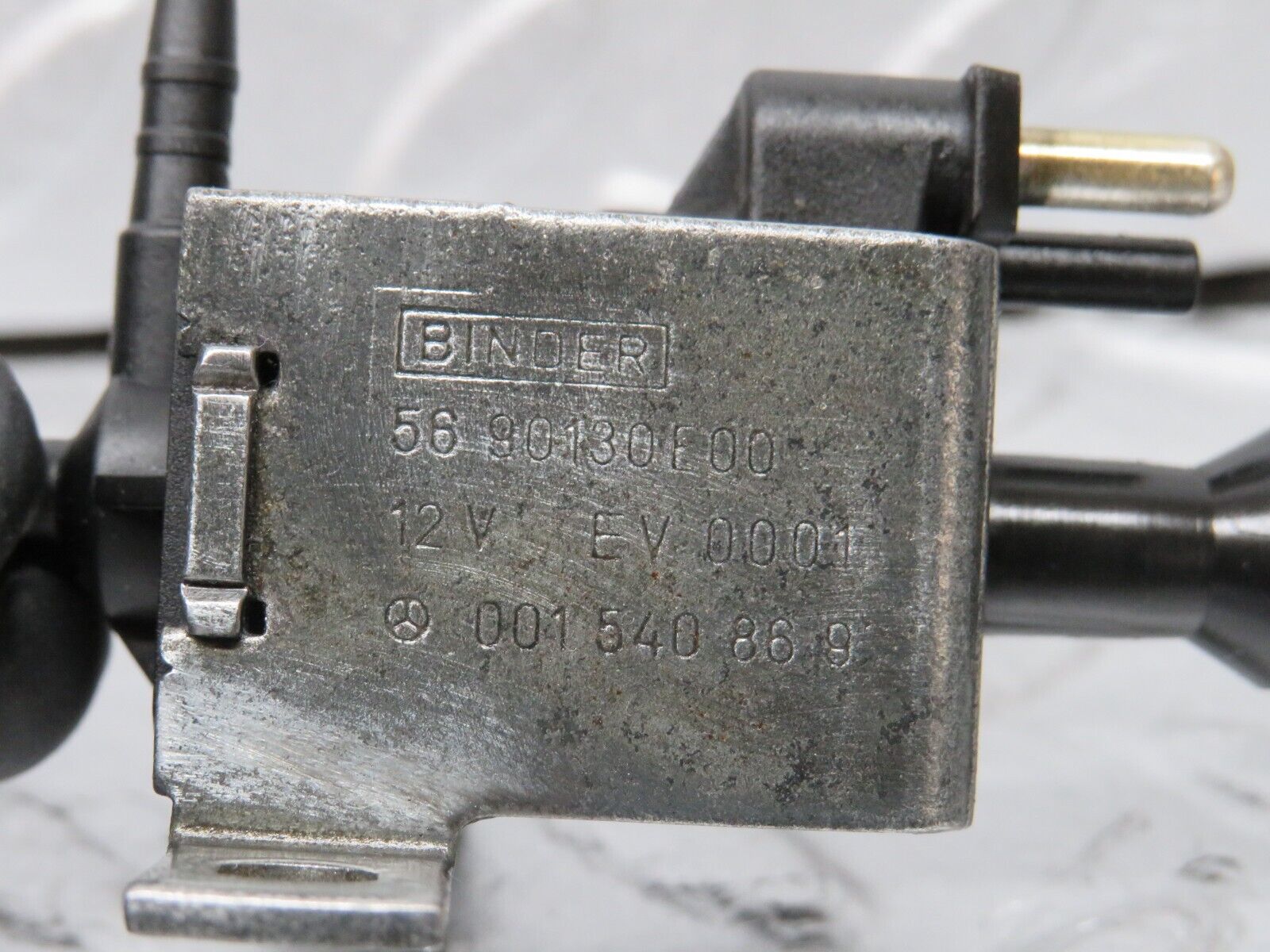 38070 Mercedes-Benz A124 320E Cabriolet Vacuum Control Valve 001540869