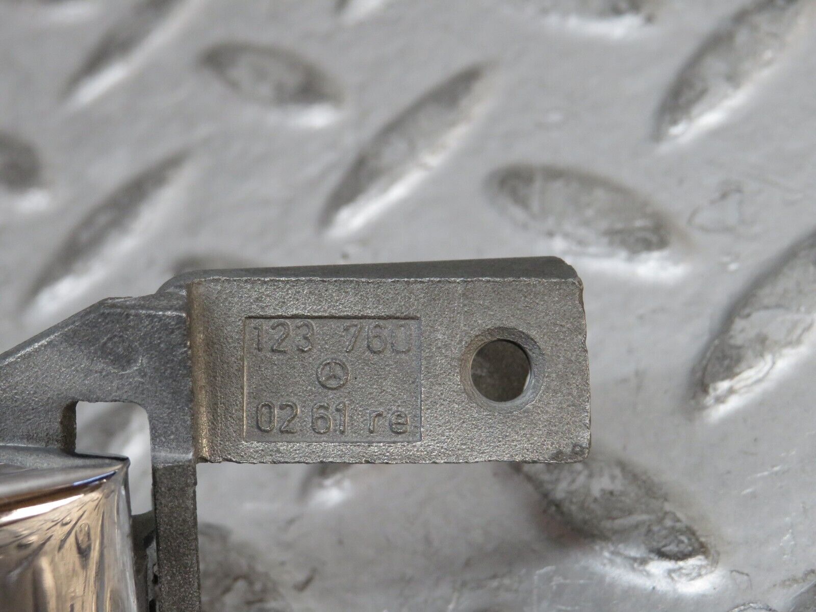 28806 Mercedes-Benz W123 230E Right Door Opener Door Handle 1237600261