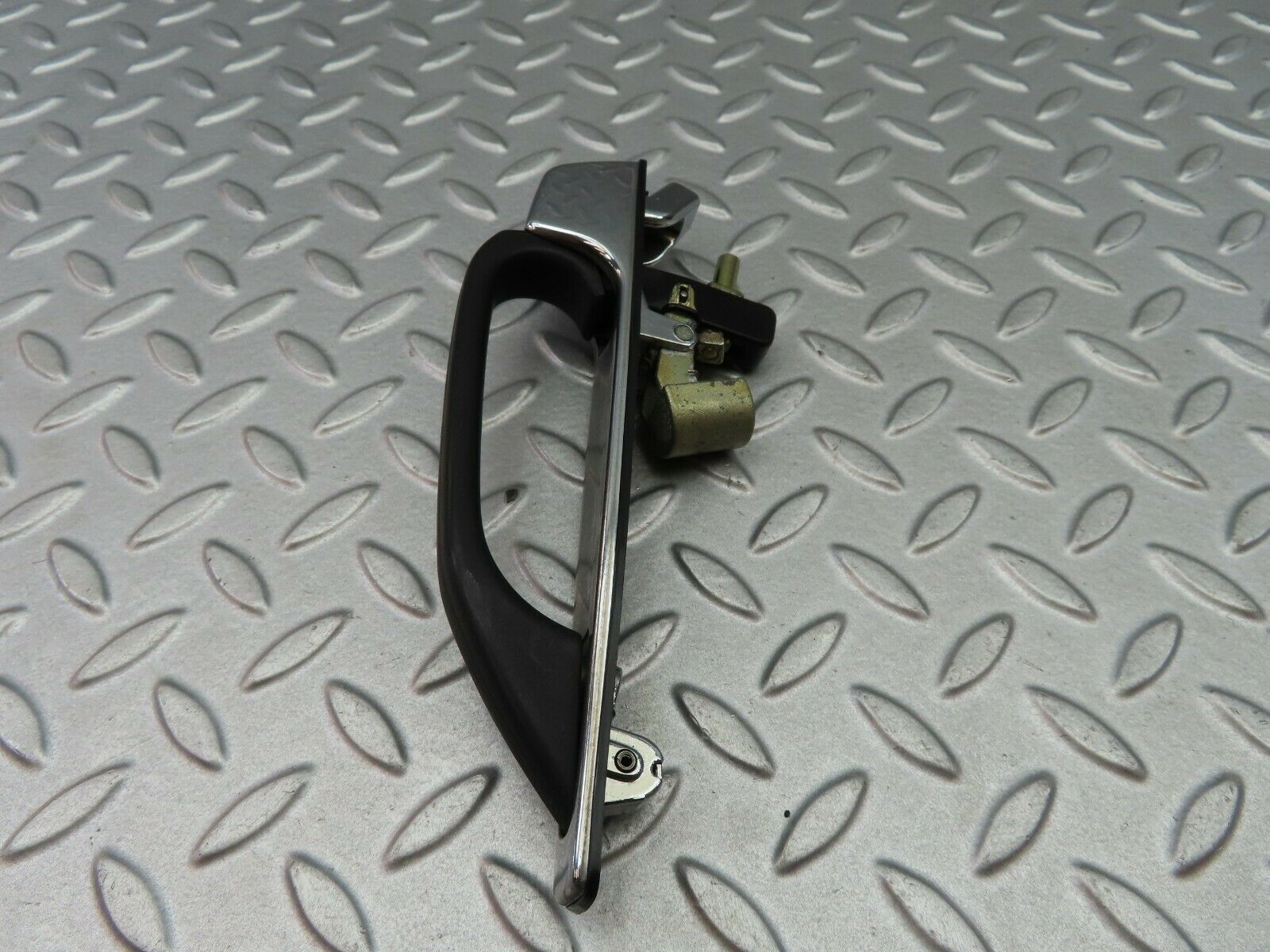 5812 Mercedes-Benz W123 200 Exterior Door Handle Rear 1237600359