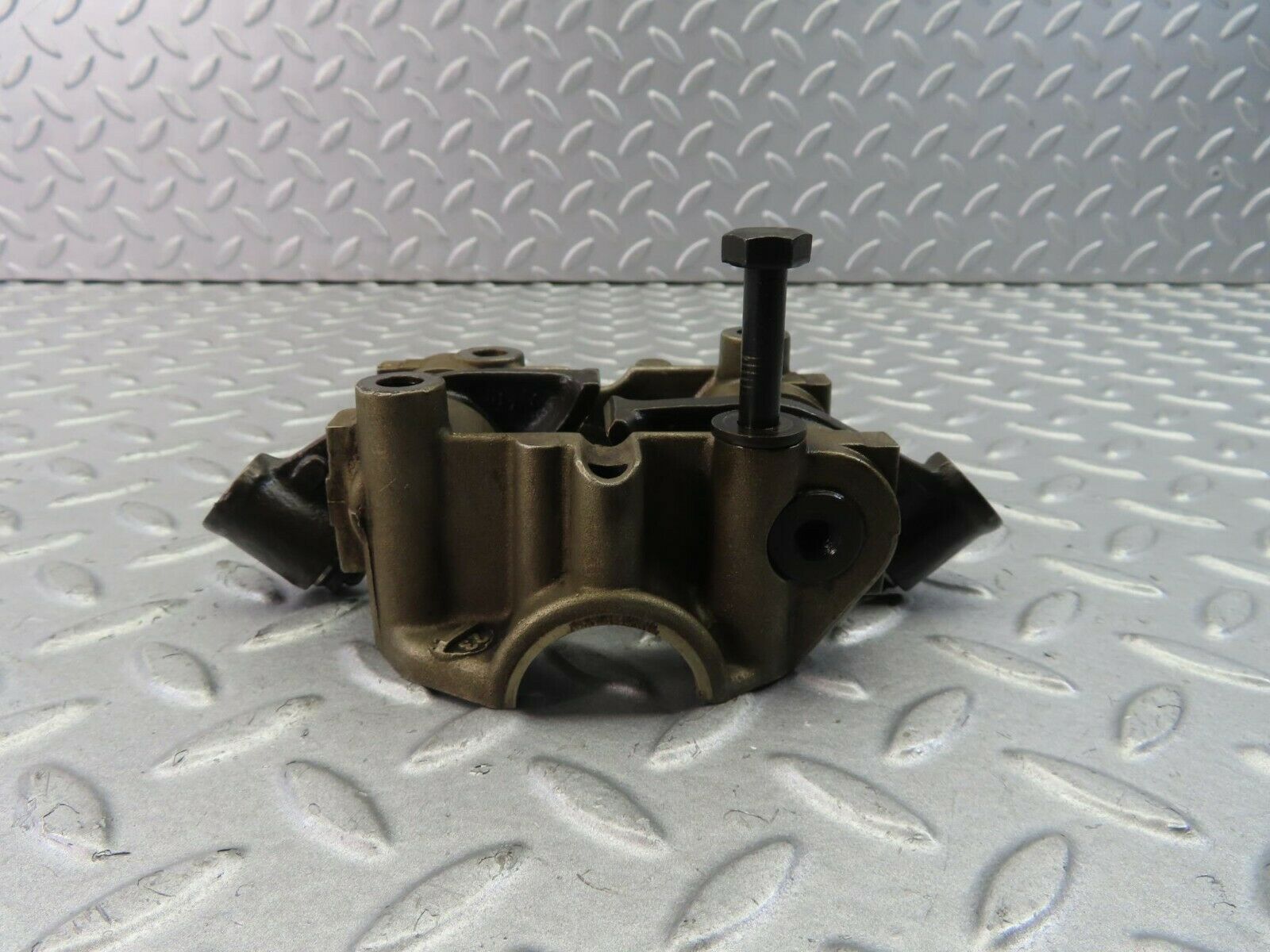 8577 Mercedes-Benz S123 Rocker Arms Camshaft Bearing Block 1020512110