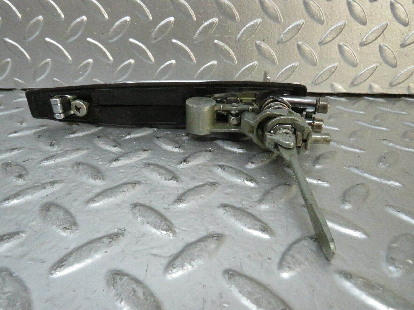 23721 Mercedes-Benz W116 350E Front Left Exterior Door Handle Key 1167600159