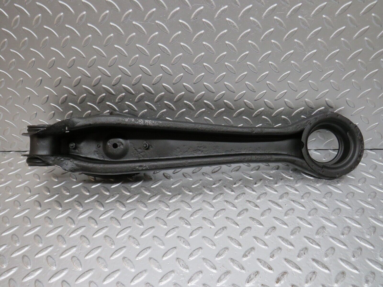 0367 Mercedes-Benz W108 280SE Rear Axle Spring Coil Mount